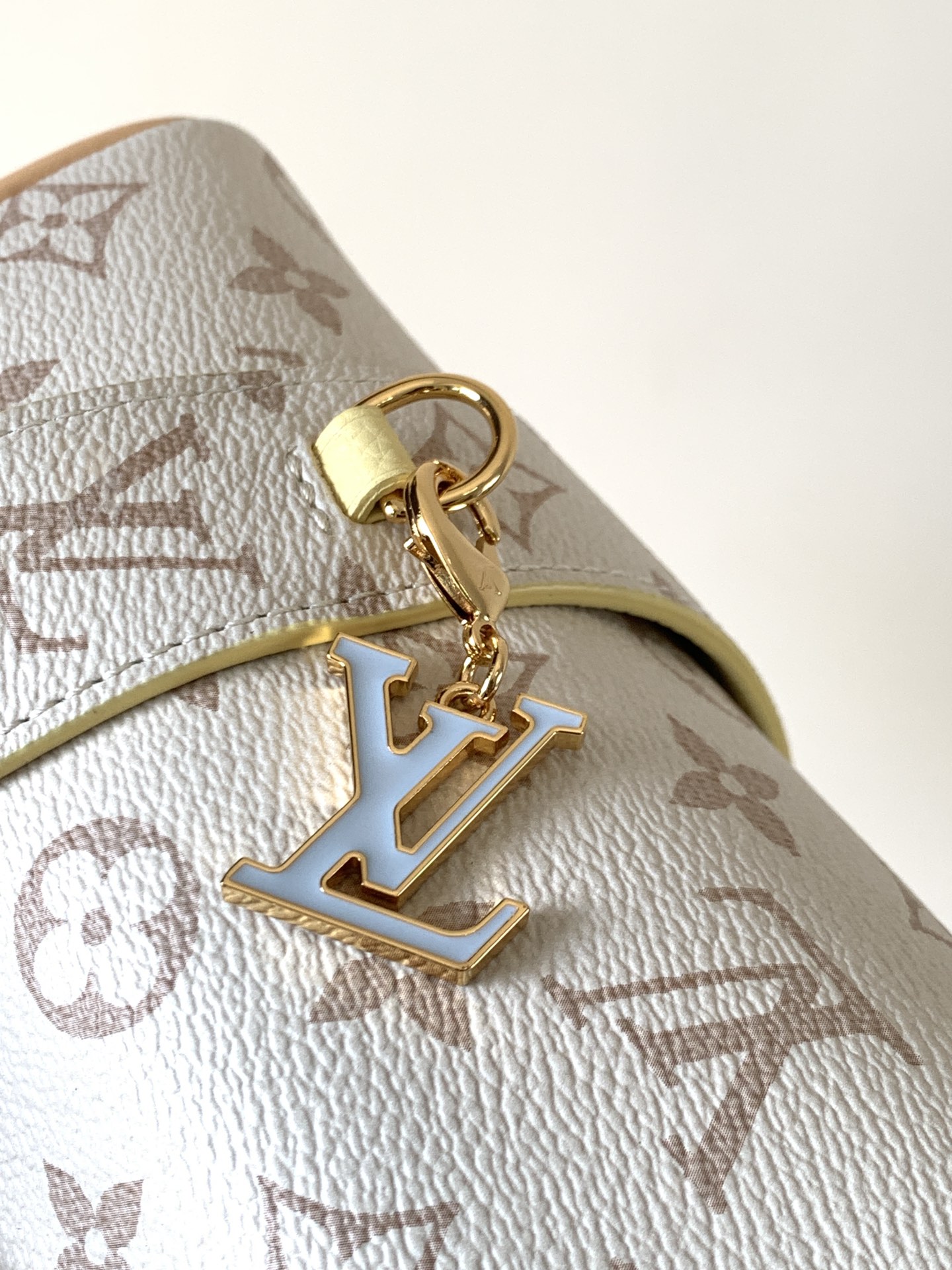 顶级原单，变码芯片M24606黑花 M46970老花M24474白花，speedy18，在满足日常需求上