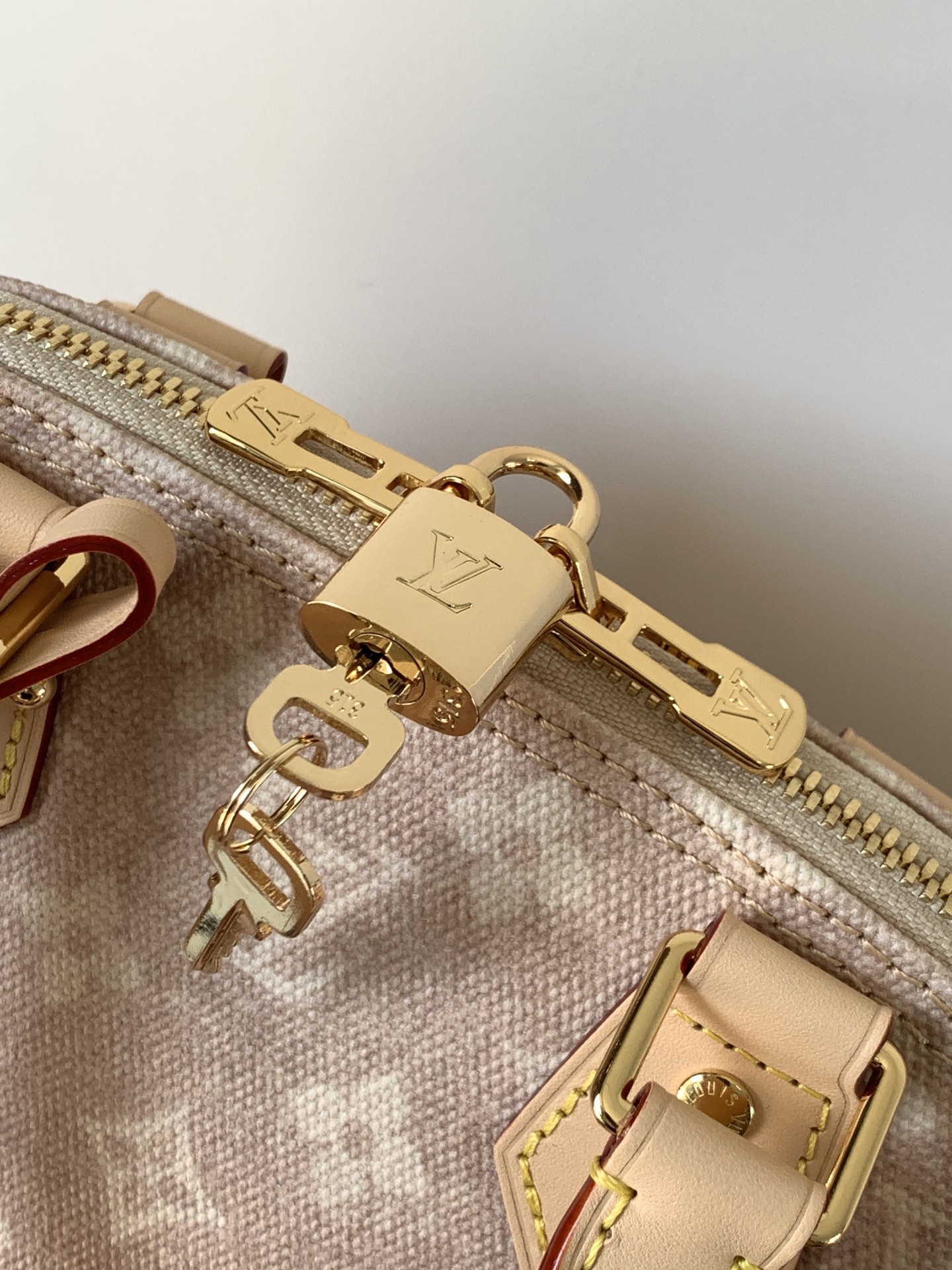 顶级原单，变码芯片M25728本款 Alma BB 手袋出自路易威登与 Grace Coddington