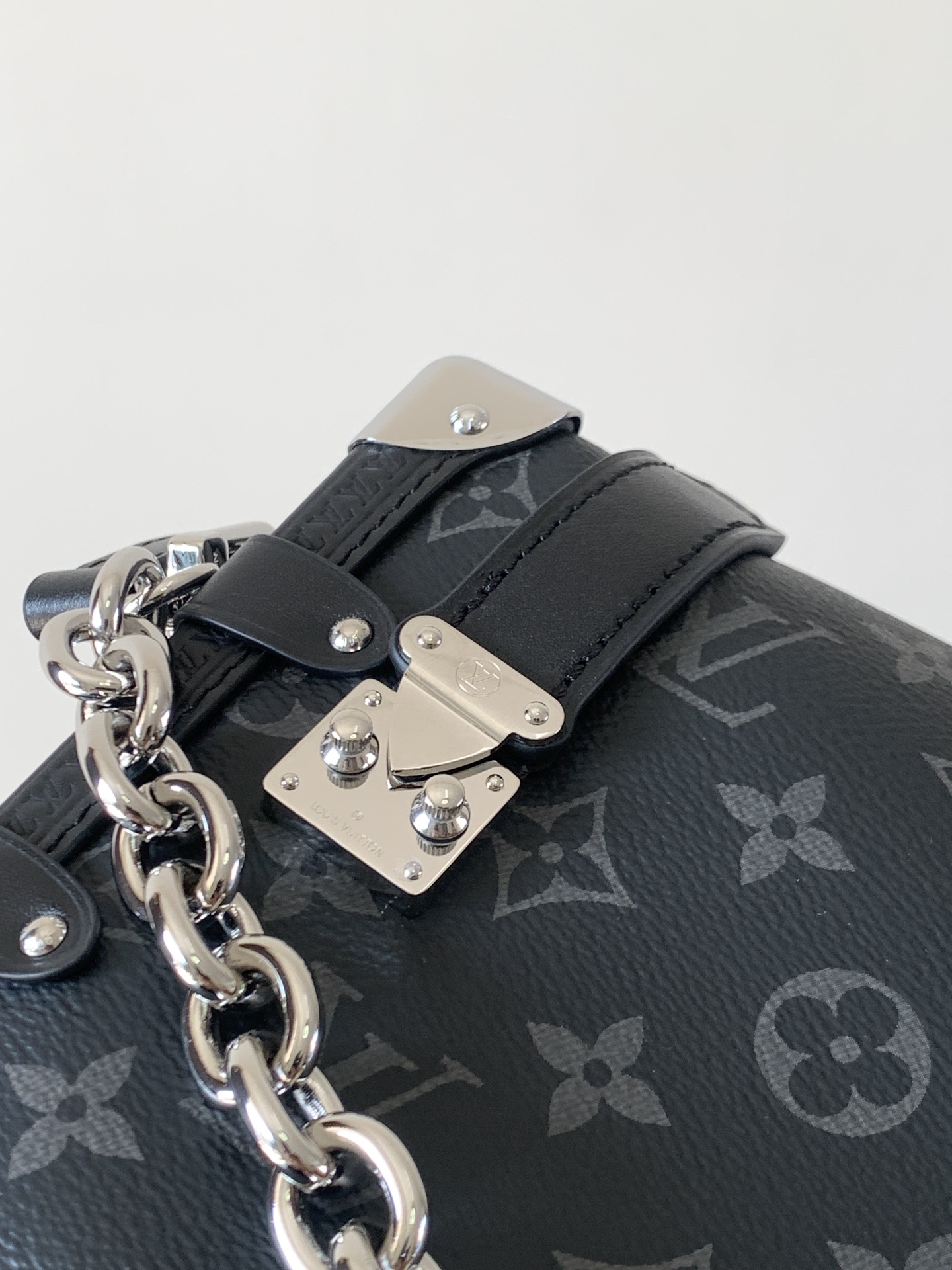 顶级原单，变码芯片M26226Side Trunk 系列推出 East West 版本，以 Monogr