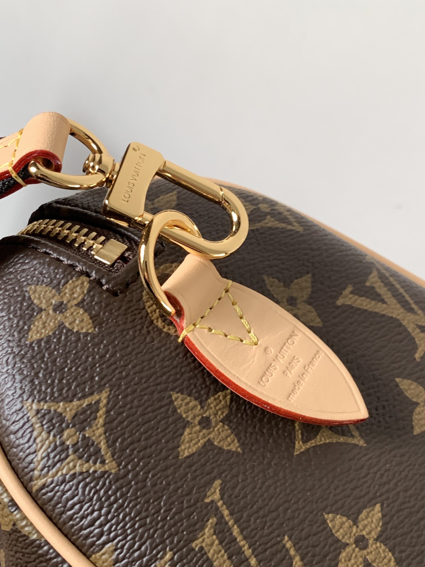 Louis Vuitton 本款 Speedy Bandoulière 20 手袋向品牌 旅行袋汲取灵感 为 Monogram 帆布勾勒牛皮革饰边