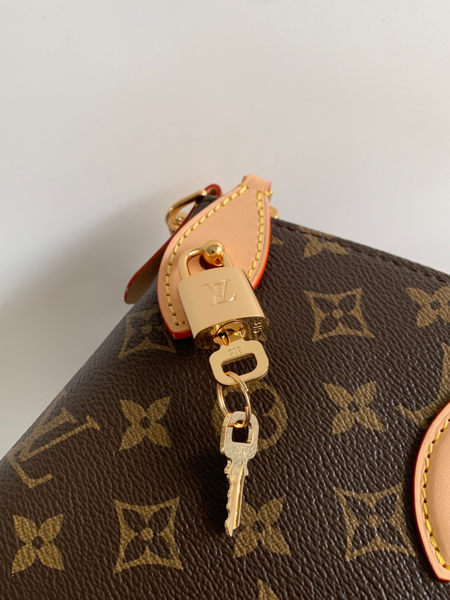 Givenchy 变码芯片M26494