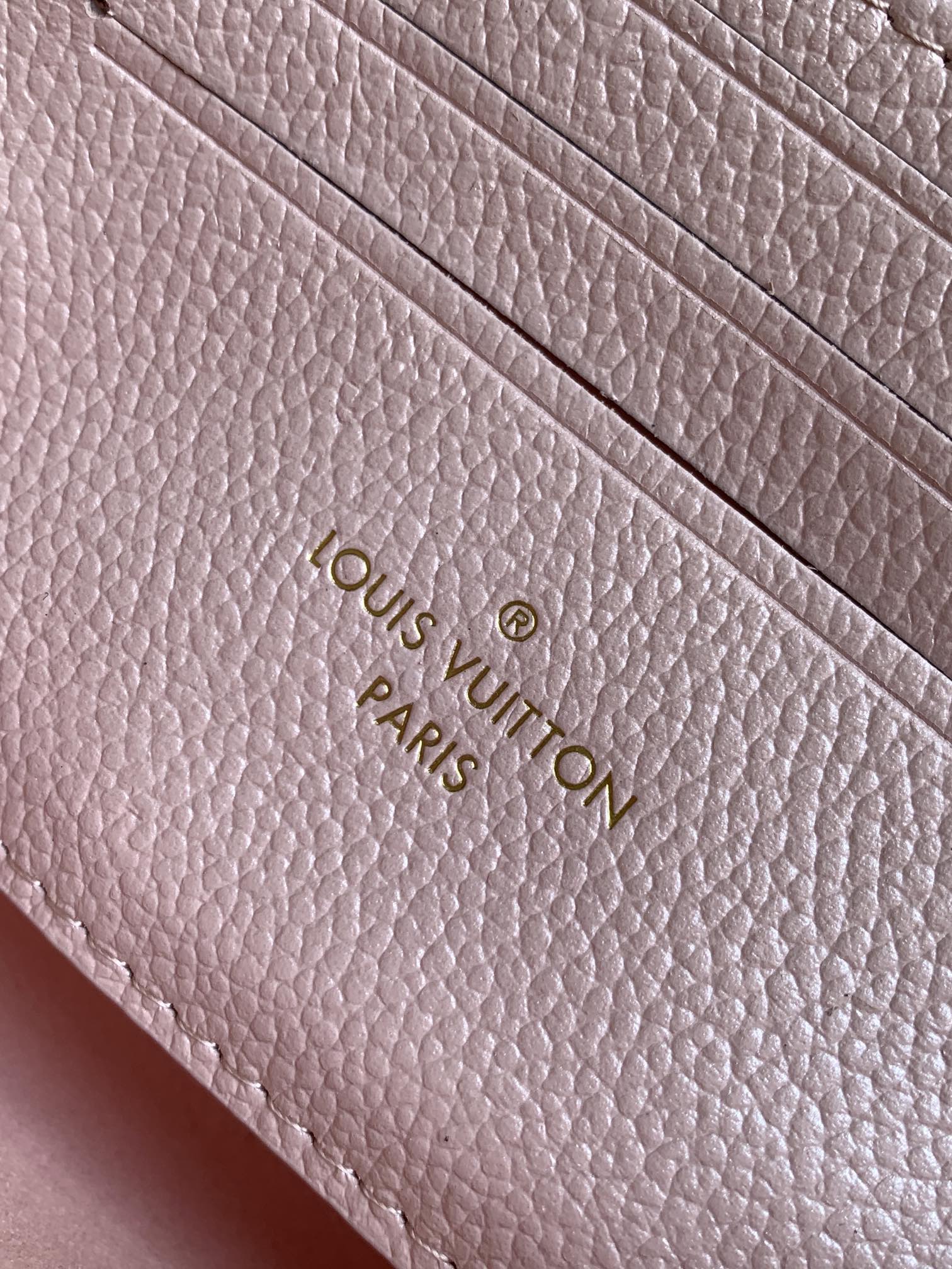 Louis Vuitton 本款 Nano Madeleine 手袋携当季色调加入 Shimmery 系列