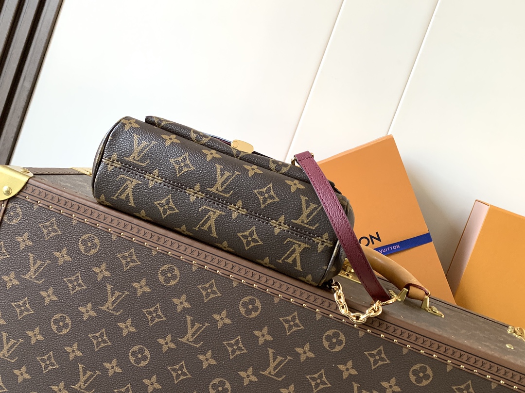 Louis Vuitton 这款BB手袋以巴黎 而富有艺术气息的圣-杰曼街区命名 无论是白天还是夜晚 它都是一个 的选择