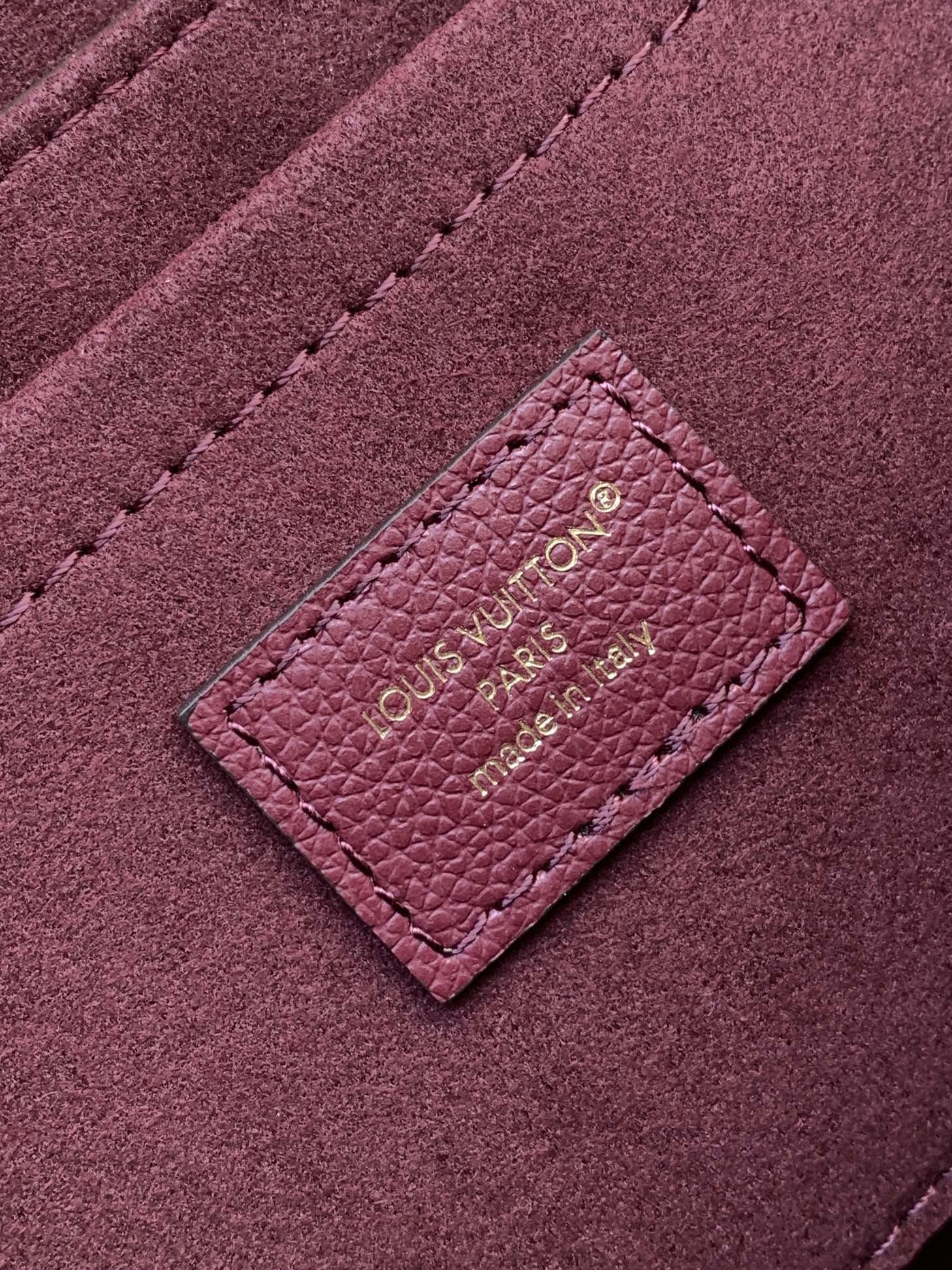 Louis Vuitton 这款BB手袋以巴黎 而富有艺术气息的圣-杰曼街区命名 无论是白天还是夜晚 它都是一个 的选择