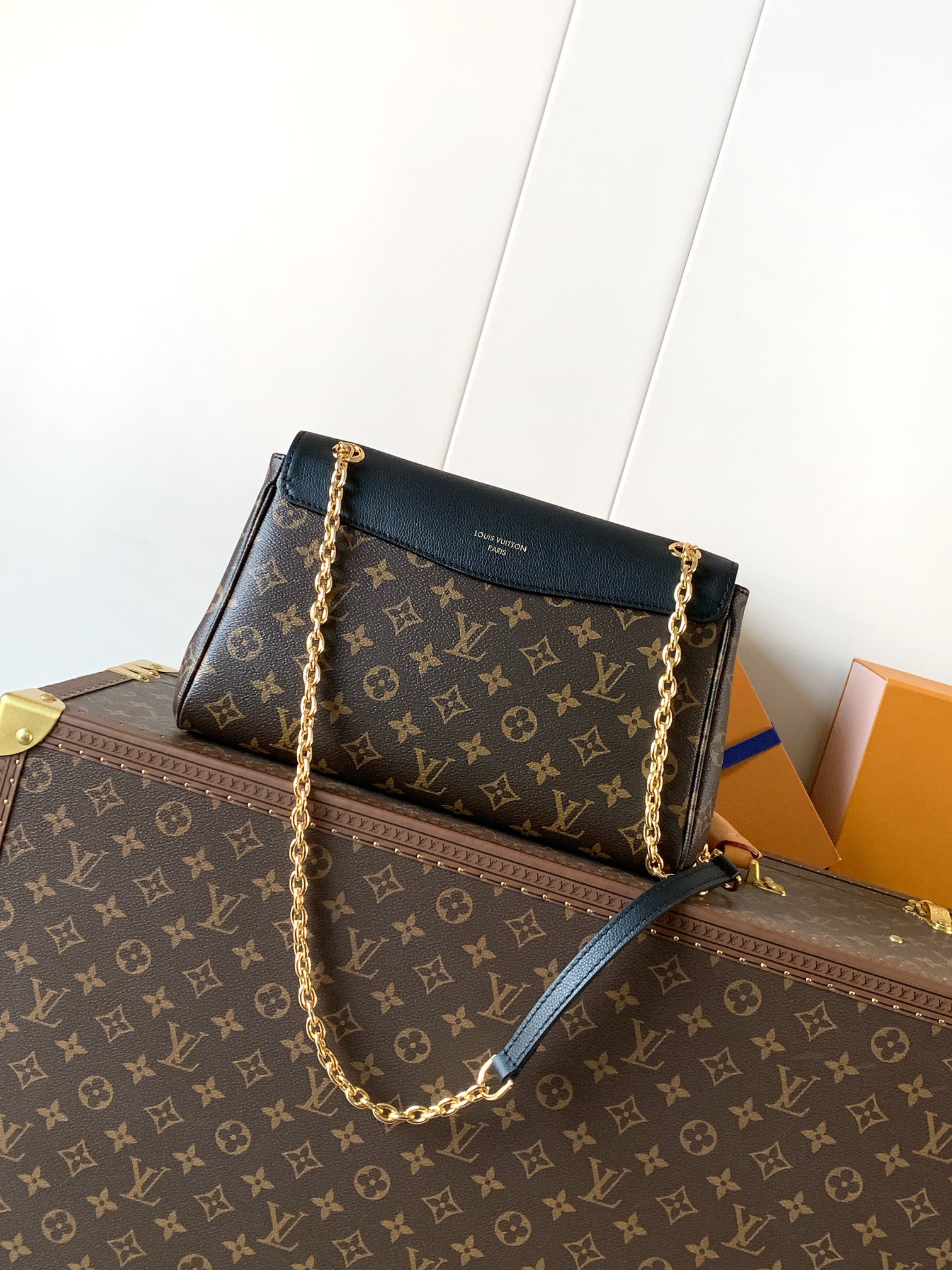Louis Vuitton Saint-Germain PM手袋出自优雅的巴黎街区 她以这个名字著称 灵感十足