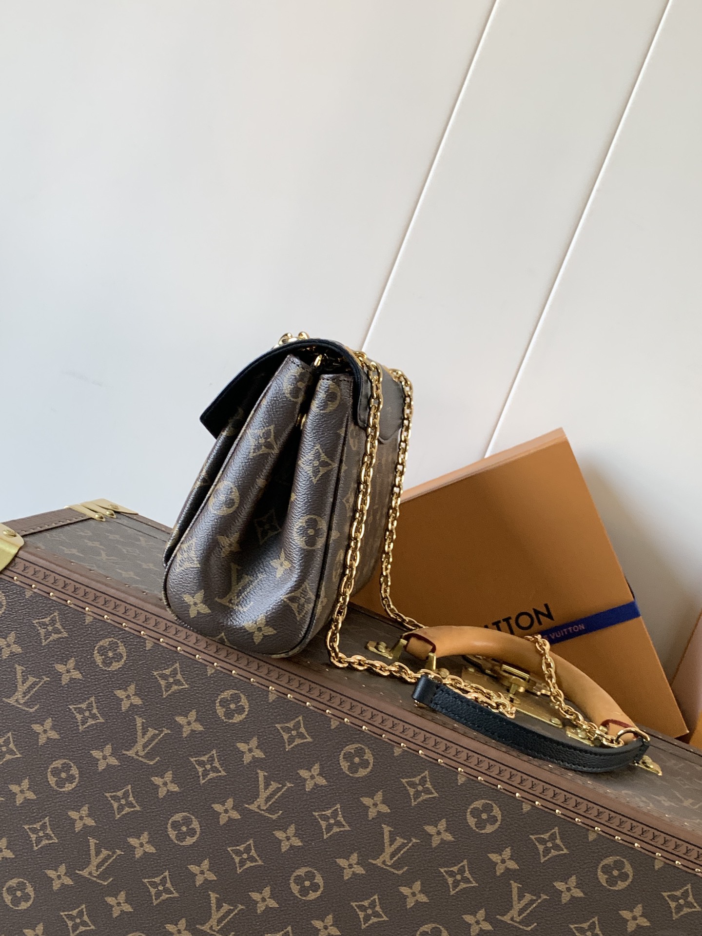 Louis Vuitton Saint-Germain PM手袋出自优雅的巴黎街区 她以这个名字著称 灵感十足