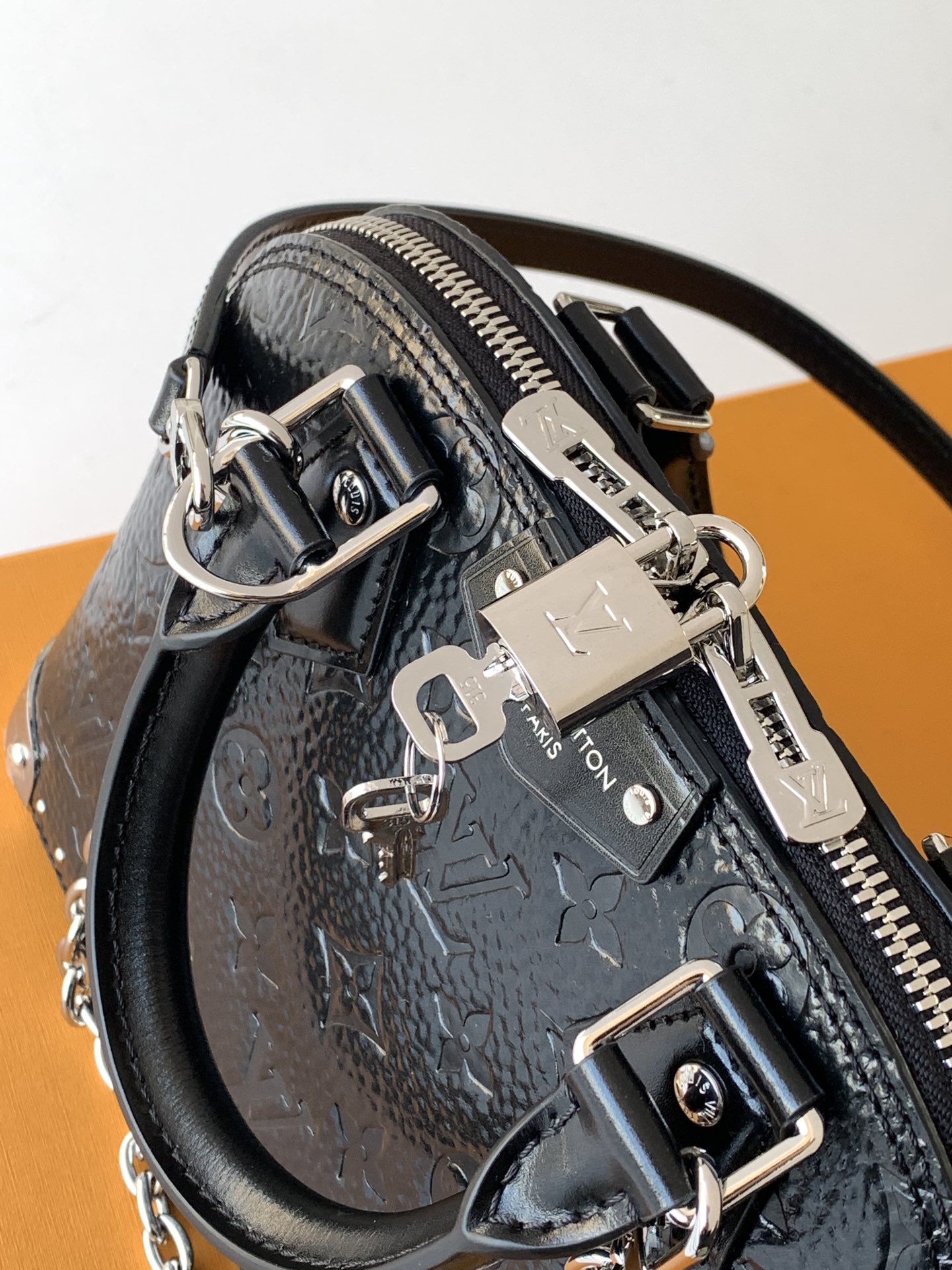 Louis Vuitton 变码芯片M27812