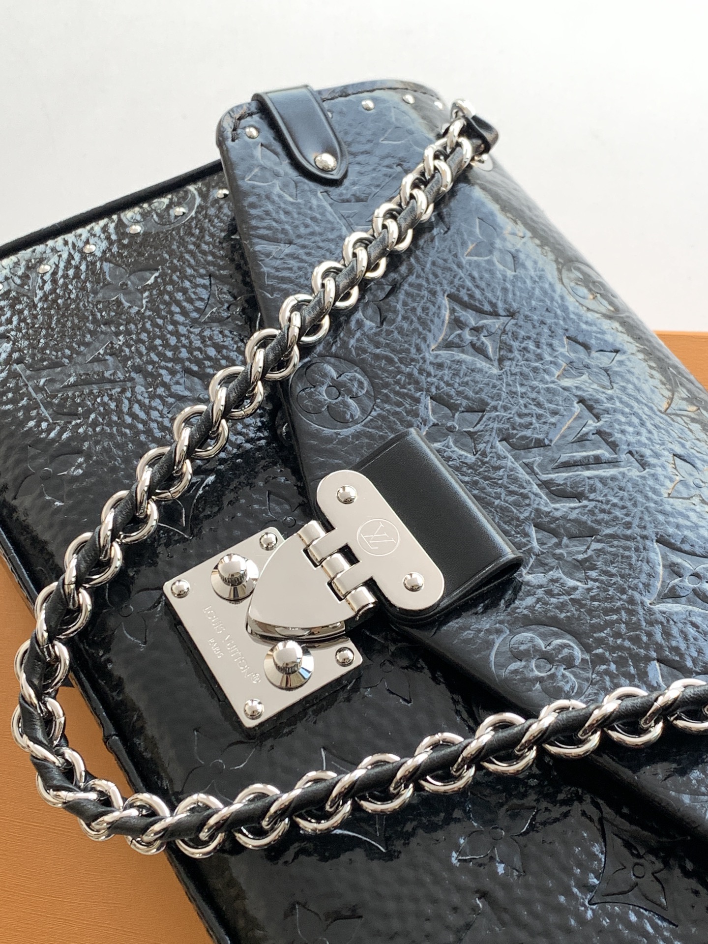 Louis Vuitton 变码芯片M28137