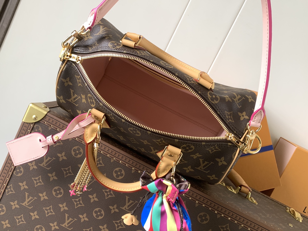 Louis Vuitton 本款路易比通比森尼首尔专属胶囊产品 只能通过LV the Place首尔、新世界The Reserve线下专卖店和客户服务团队购买
