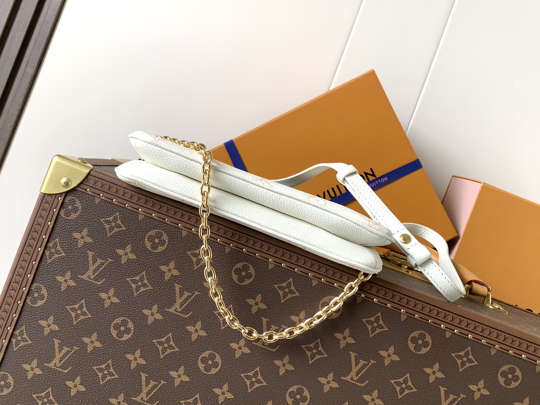 Louis Vuitton Monogram Empreinte 皮革的Liv pochette可紧贴手臂