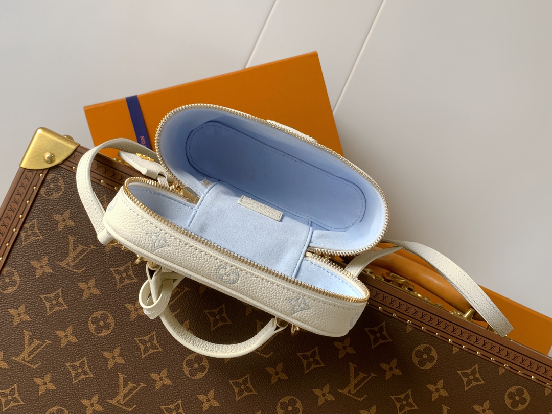 Louis Vuitton 全皮链条包化妆包 Vanity Chain Pouch 手袋汲取路易威登典藏硬箱的造型灵感