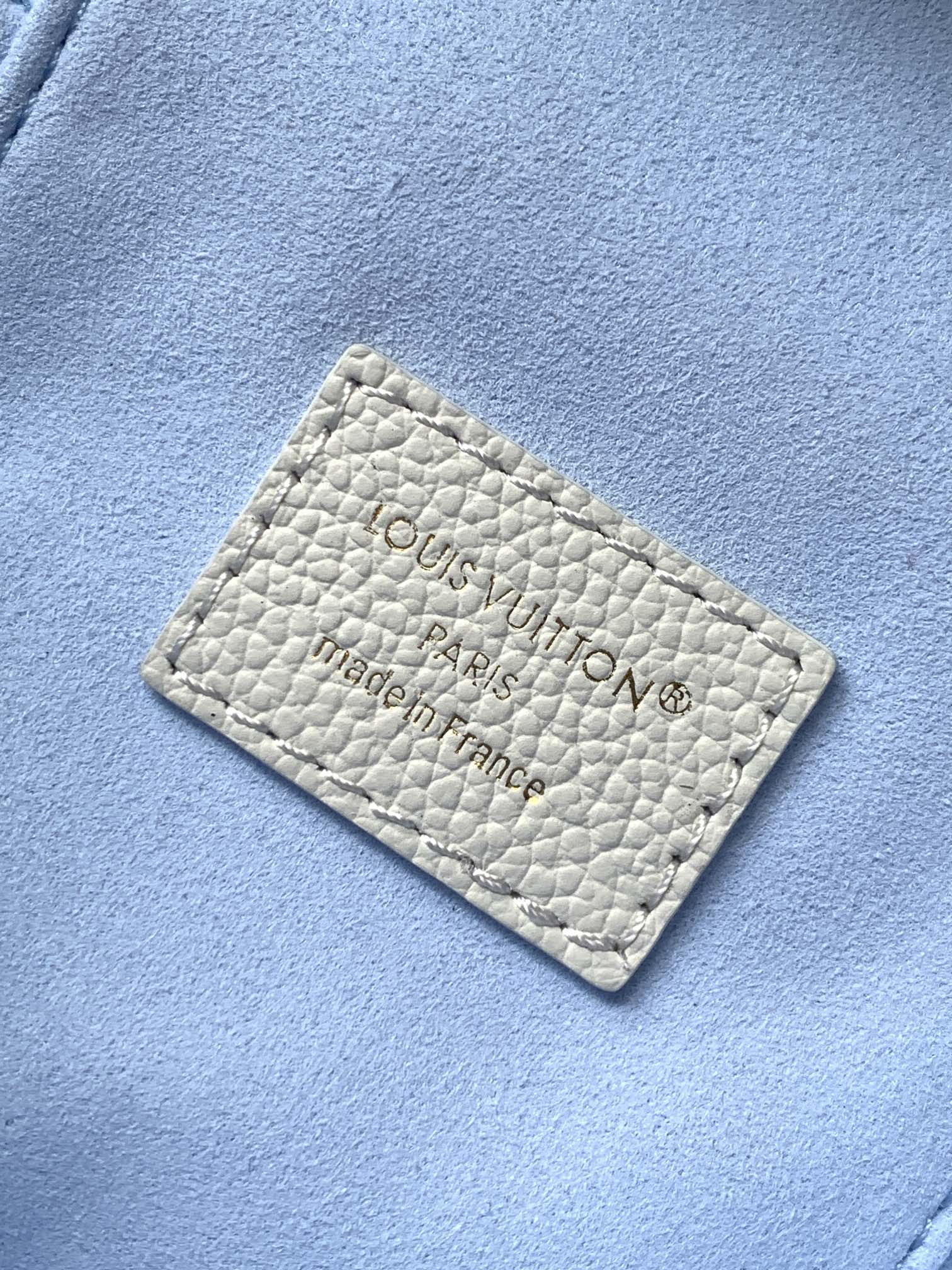 Louis Vuitton 全皮链条包化妆包 Vanity Chain Pouch 手袋汲取路易威登典藏硬箱的造型灵感
