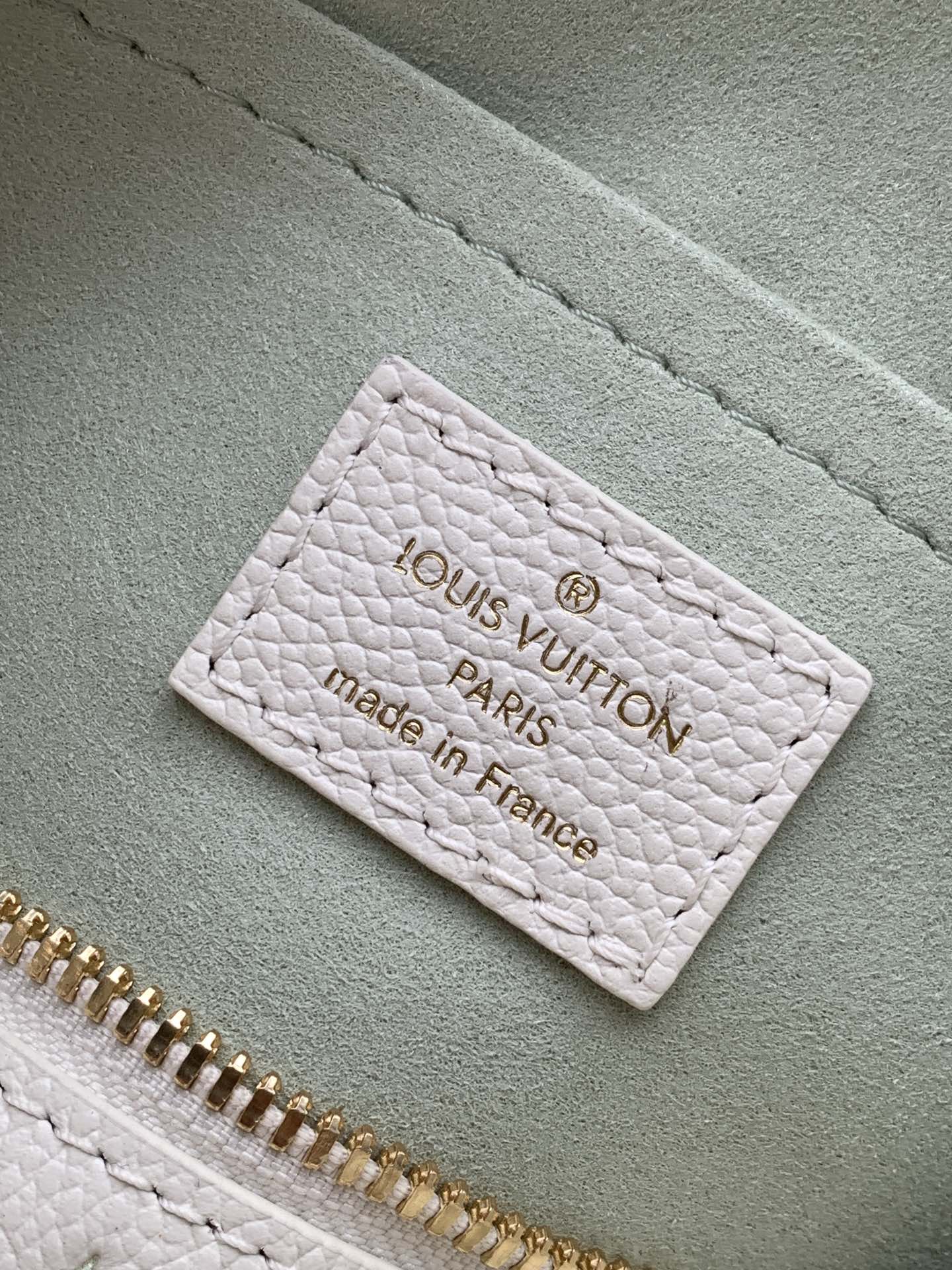 Louis Vuitton 這款Speedy Bandoulière 20以時尚的雙色配搭重新演繹 完美襯托各種造型