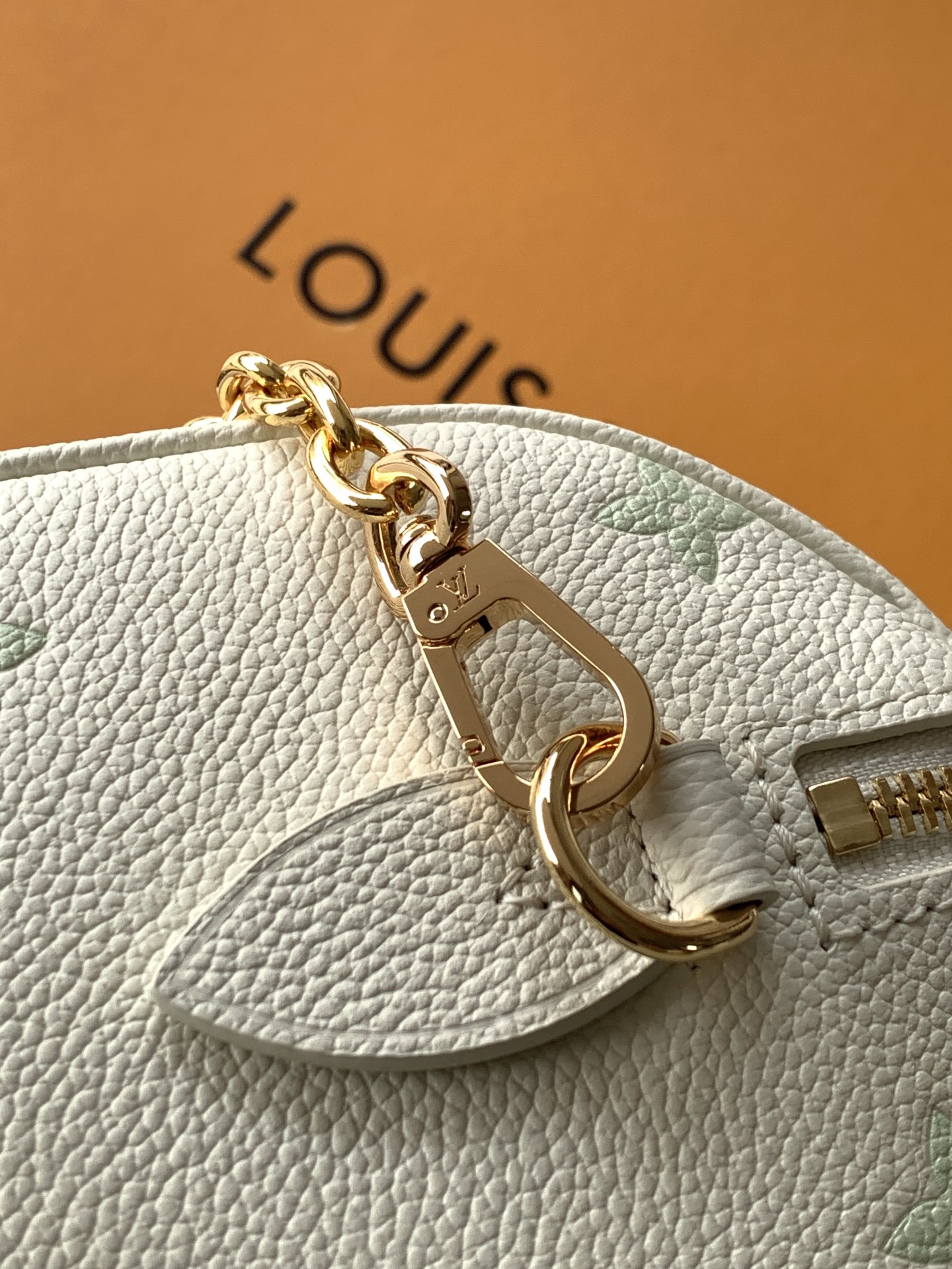 Louis Vuitton 這款Speedy Bandoulière 20以時尚的雙色配搭重新演繹 完美襯托各種造型