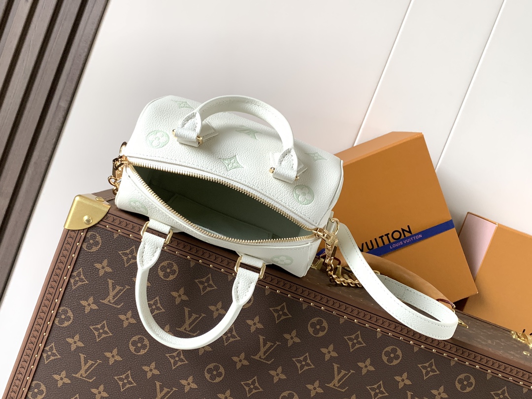 Louis Vuitton 這款Speedy Bandoulière 20以時尚的雙色配搭重新演繹 完美襯托各種造型
