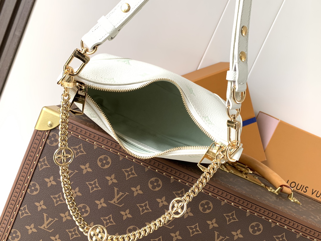 Louis Vuitton 路易威登以夢幻的雙色組合這款為Boulogne手袋帶來優雅與現代風格的完美平衡 袋款以Milky白色及綠色皮革精心製作