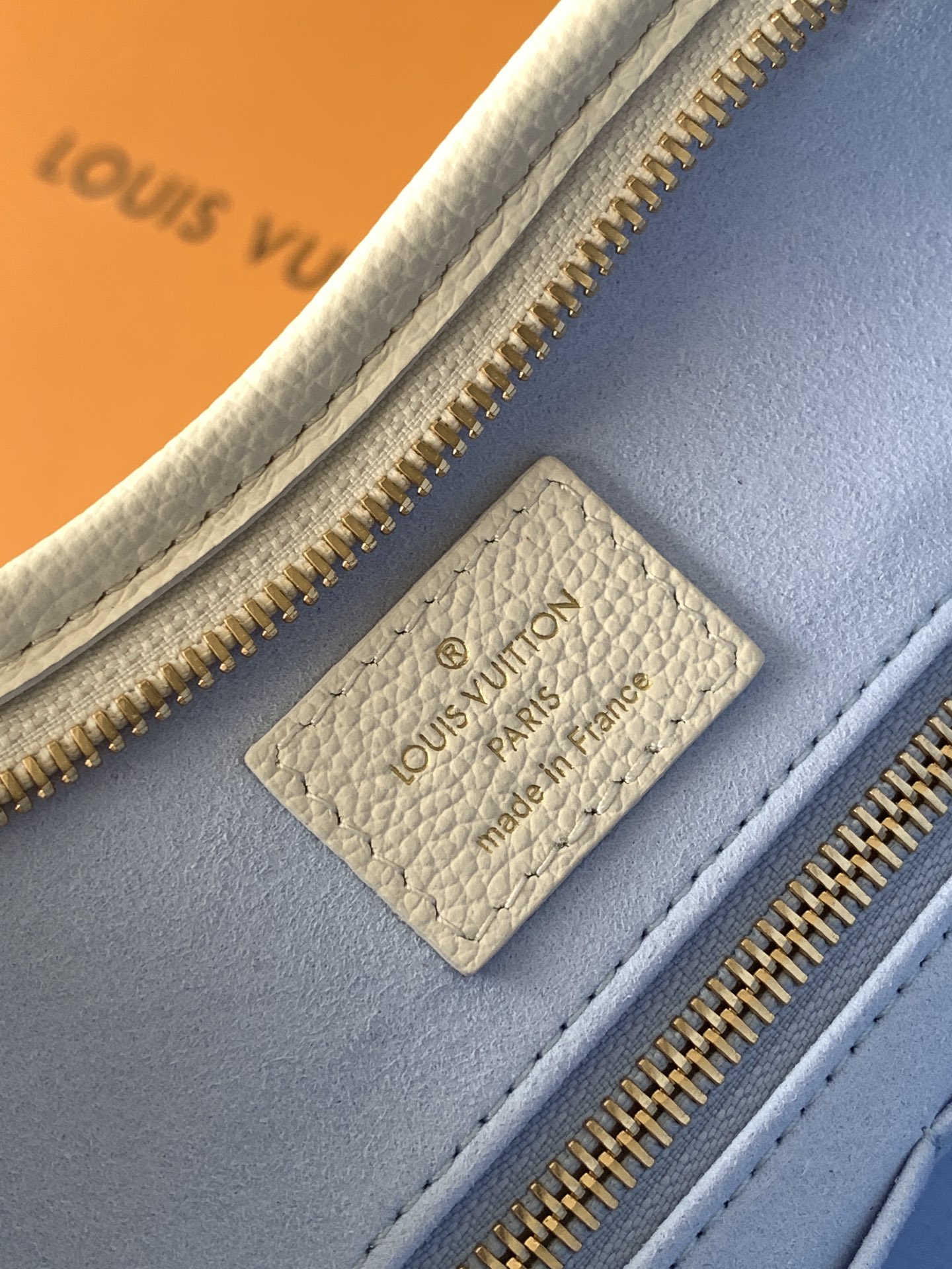 Louis Vuitton 這款CarryAll PM是都市週末的理想配飾 設計容量充裕 不僅可收納日常必需品