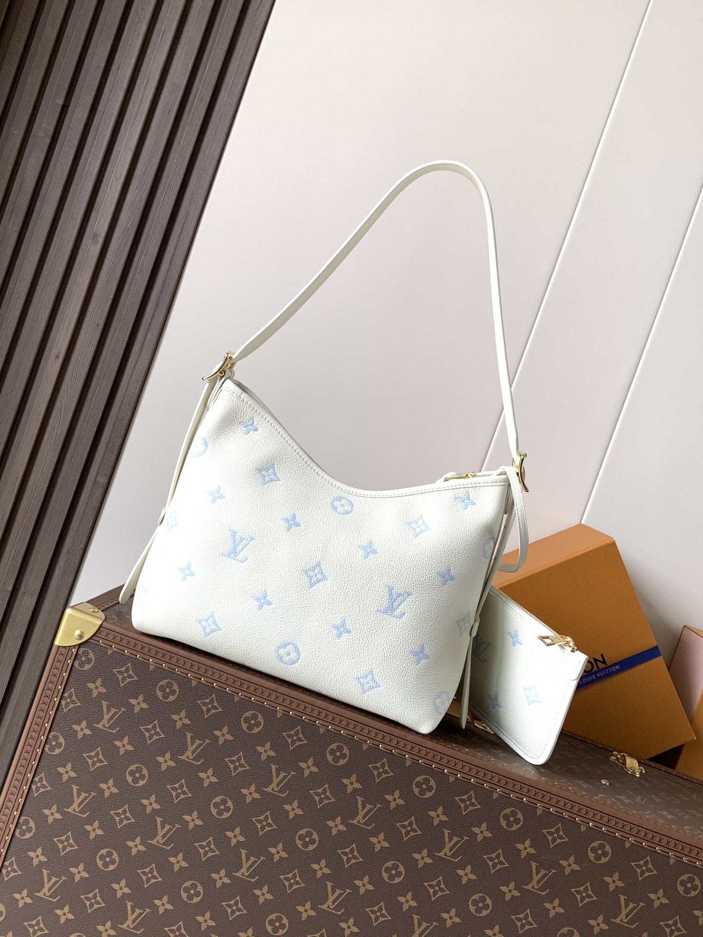 Louis Vuitton 這款CarryAll PM是都市週末的理想配飾 設計容量充裕 不僅可收納日常必需品