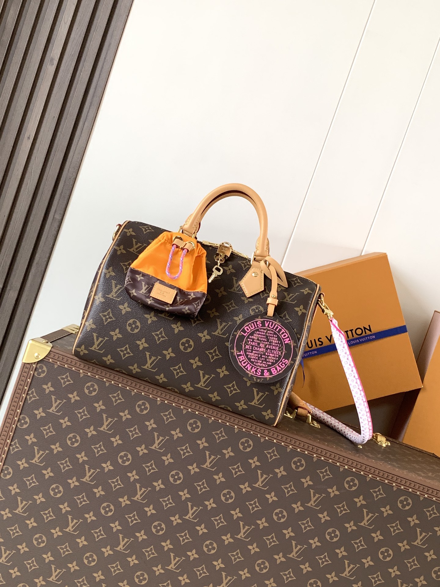 Louis Vuitton Paris À Vélo 系列以运动风格焕新演绎 Speedy Soft 30 手袋
