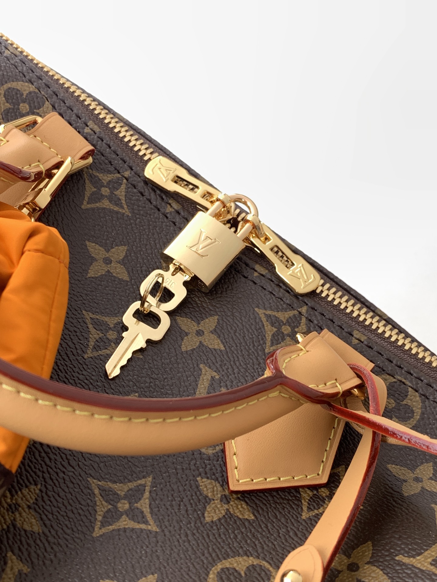 Louis Vuitton Paris À Vélo 系列以运动风格焕新演绎 Speedy Soft 30 手袋
