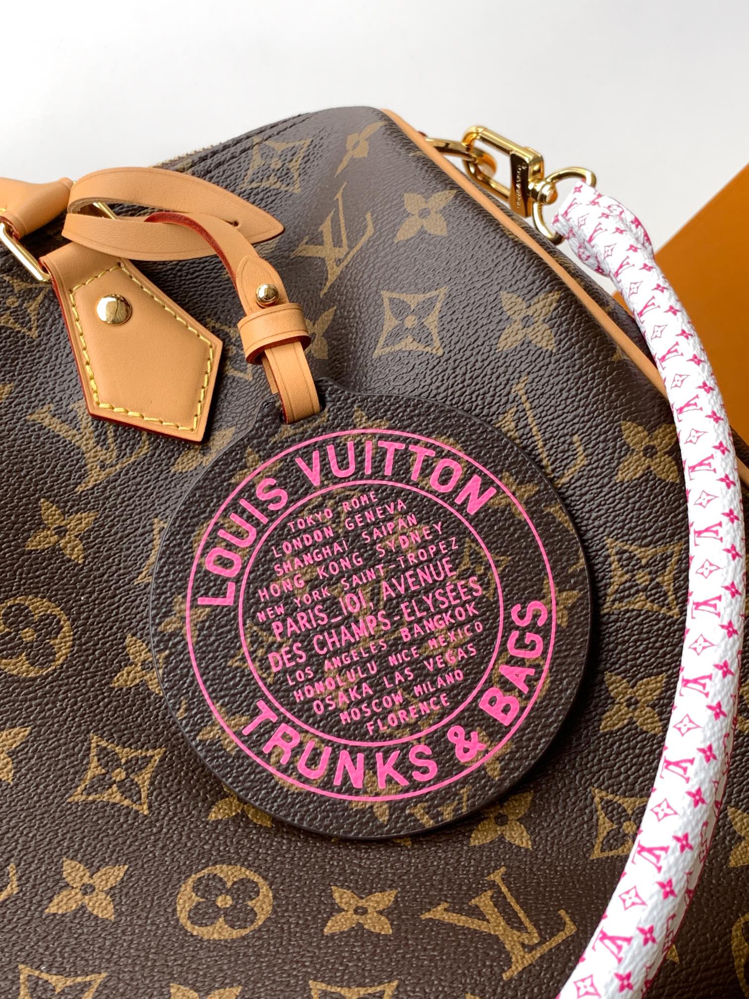 Louis Vuitton Paris À Vélo 系列以运动风格焕新演绎 Speedy Soft 30 手袋