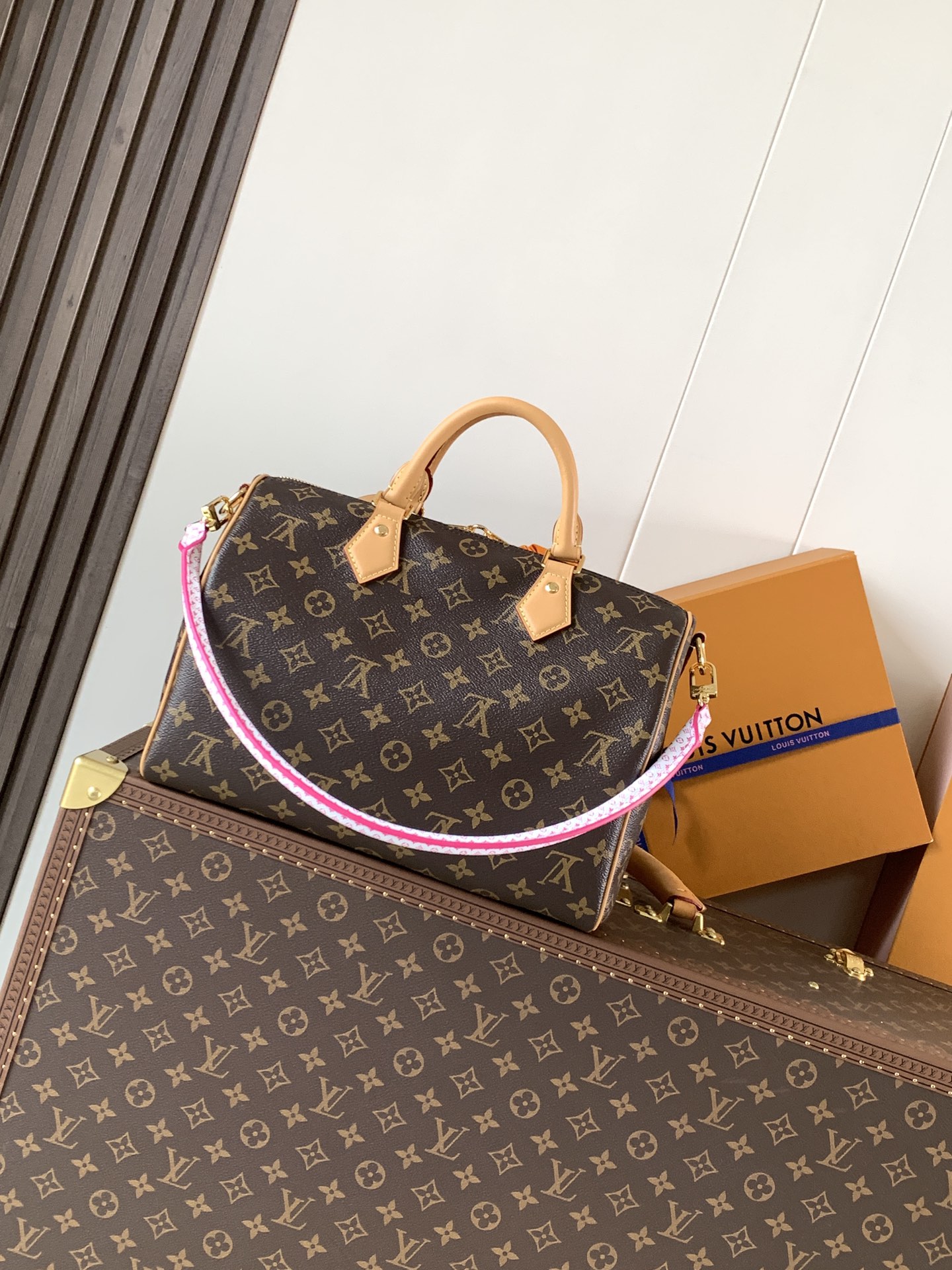 Louis Vuitton Paris À Vélo 系列以运动风格焕新演绎 Speedy Soft 30 手袋