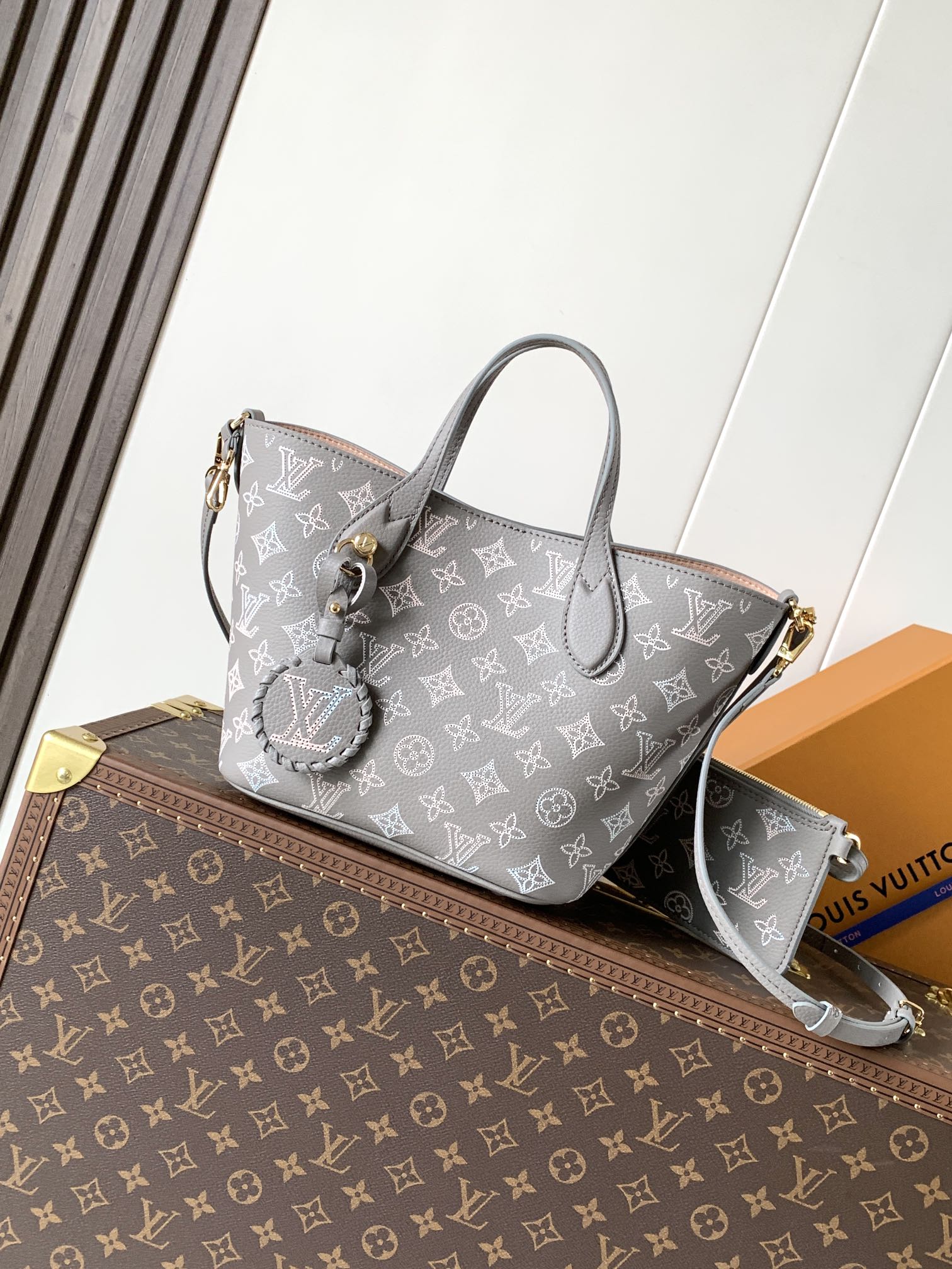 Louis Vuitton Blossom 小号手袋于新季推出 Mahina Bloom 版本