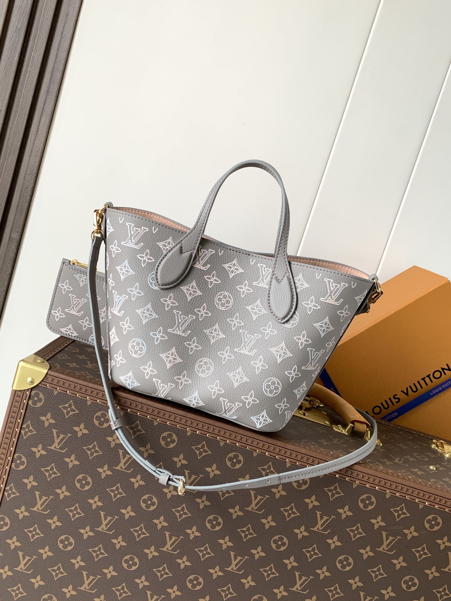 Louis Vuitton Blossom 小号手袋于新季推出 Mahina Bloom 版本