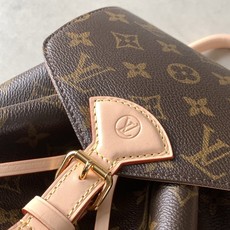 顶级原单,变码芯片M11198 Nicolas Ghesquière 溯源品牌于 1994 年推出的 Montsouri 顶级原单,变码芯片M11198 Nicolas Ghesquière 溯源品牌于 1994 年推出的 Montsouri