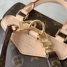 顶级原单,变码芯片M11198 Nicolas Ghesquière 溯源品牌于 1994 年推出的 Montsouri 顶级原单,变码芯片M11198 Nicolas Ghesquière 溯源品牌于 1994 年推出的 Montsouri