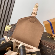 顶级原单,变码芯片M11198 Nicolas Ghesquière 溯源品牌于 1994 年推出的 Montsouri 顶级原单,变码芯片M11198 Nicolas Ghesquière 溯源品牌于 1994 年推出的 Montsouri