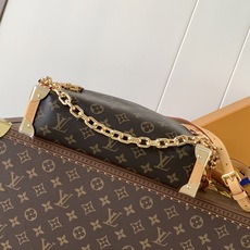 顶级原单,变码芯片 M28385老花 M26226黑花 Side Trunk 手袋以修长的 East West 廓形焕新 顶级原单,变码芯片 M28385老花 M26226黑花 Side Trunk 手袋以修长的 East West 廓形焕新