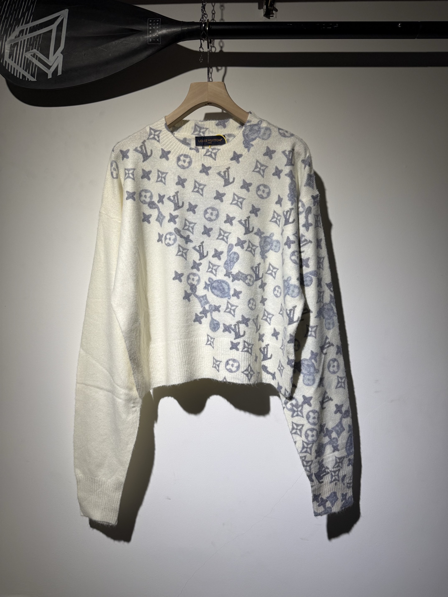 Jersey de punto nuevo P130 LV Jersey con cuello redondo estampado Monogram Logo Talla: S M L