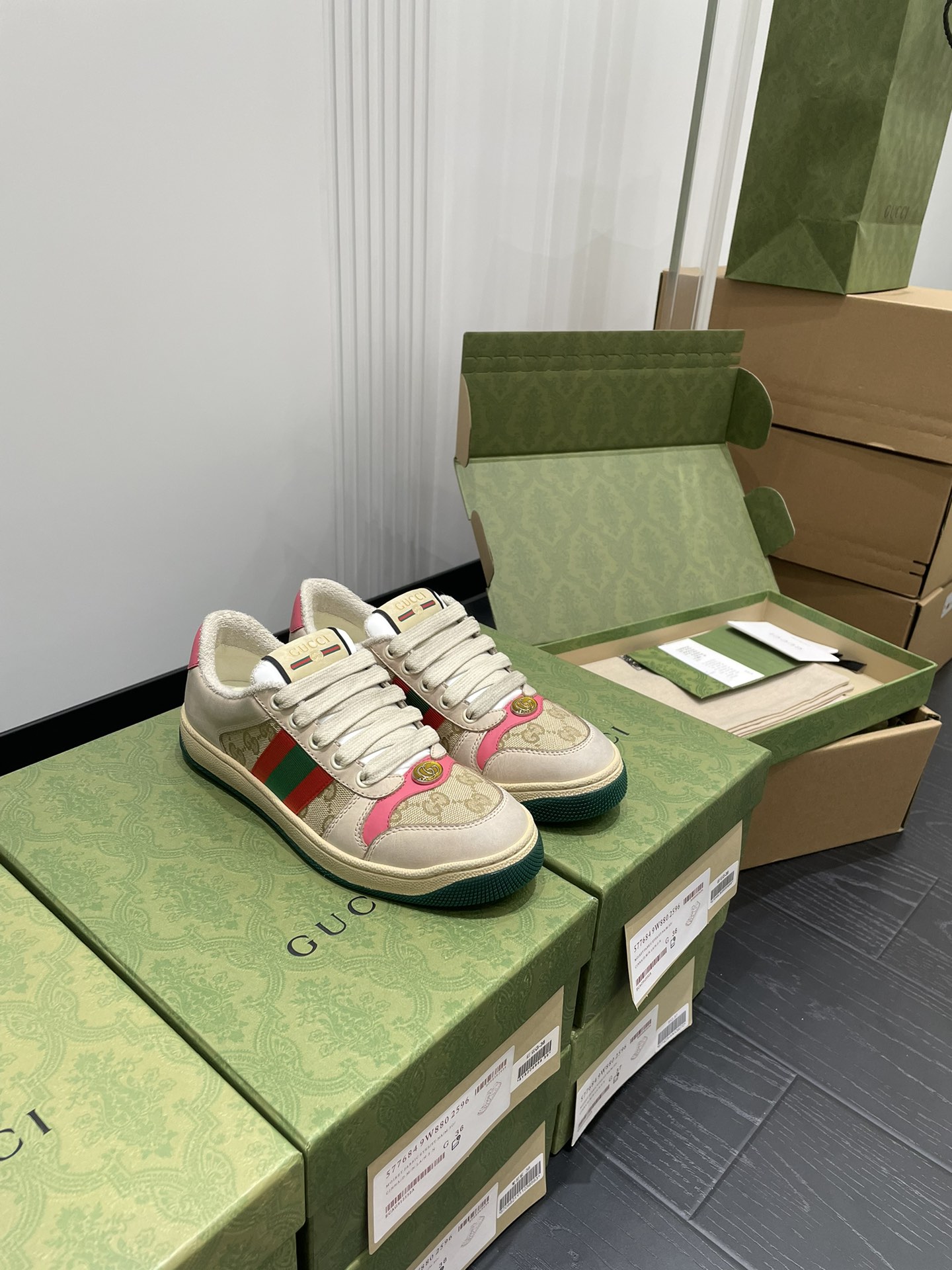 NO:593403,GUCCI Screener series leather sneakers, dirty shoes series, red double G, women's size 35-40, casual shoes/sneakers, gucci, sneakers19860909GUCCI Screener系列皮革运动鞋 小脏鞋系列 红双G 女码 35-40,休闲鞋/运动鞋,gucci,sneakers,Women's Shoes