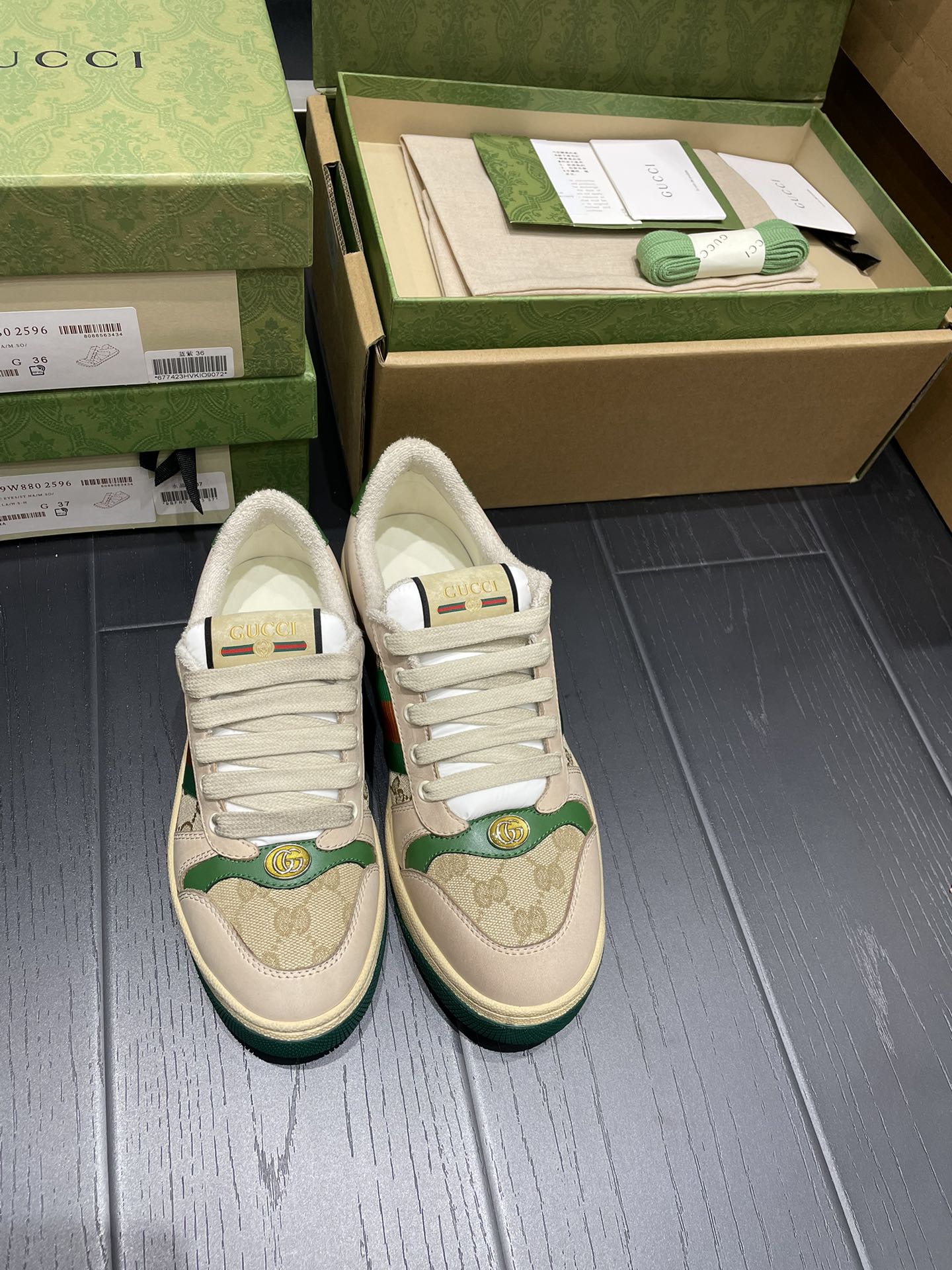 NO:593427,Green Double G shows the difference between men's and women's sizes. The summary is that women's sizes are delicate and men's sizes are generous. Women's sizes are 35-40, men's sizes are 39-44, casual shoes/sports shoes, sneakers.19860909绿双G 男女码区别展示 总结就是女码秀气 男码大气 女码 35-40 男码 39-44,休闲鞋/运动鞋,sneakers,Women's Shoes