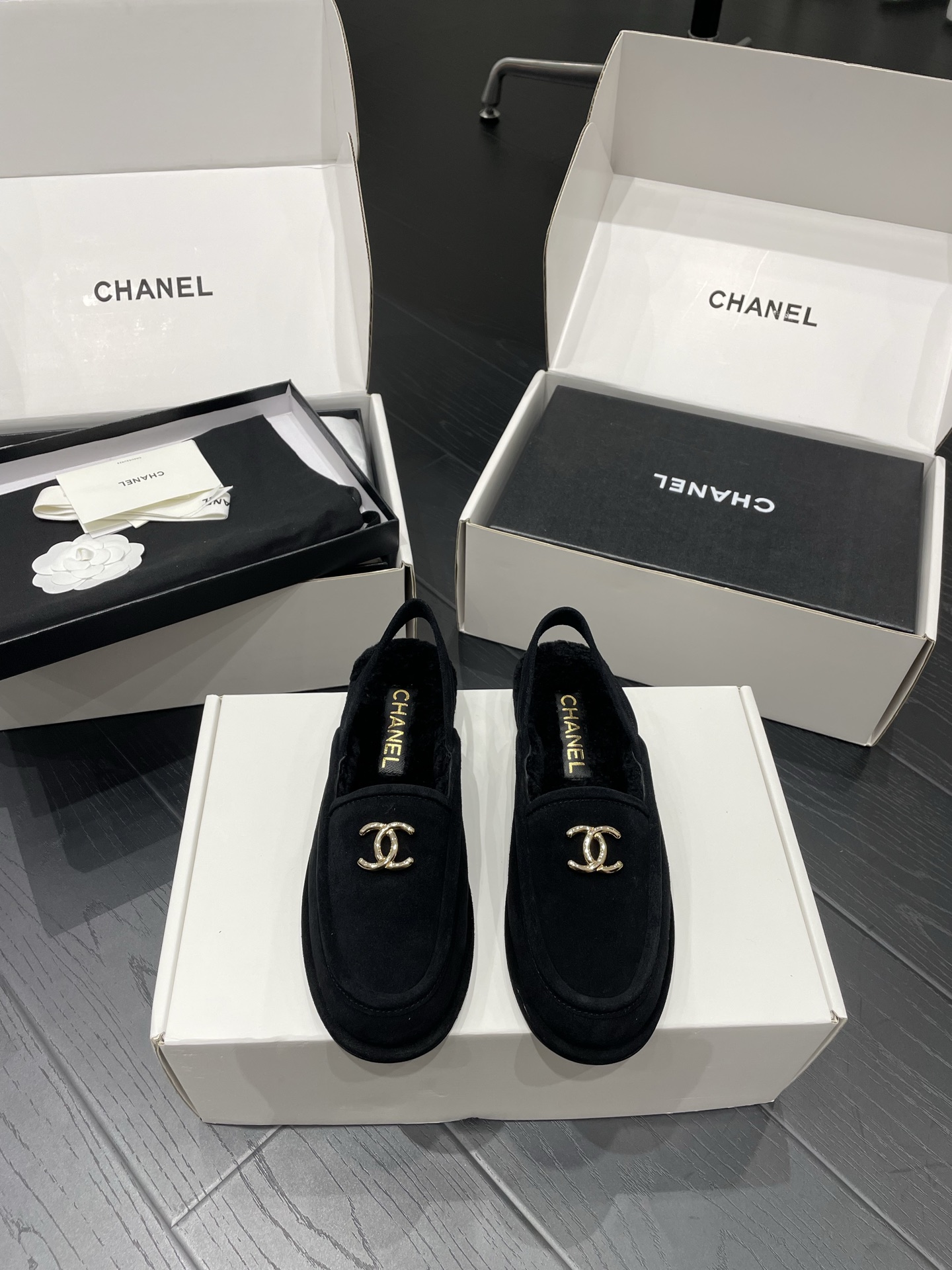 NO:593438,Chanel Chanel 25A Teddy loafers Mary Jane fur slippers Size 35/40 (40 is custom-made, non-returnable and non-exchangeable) Real photos taken on mobile phone Tuscan shearling one-piece cut Italian genuine leather outsole, loafers, chanel, chanel, loafers, mary jane, Leather soles19860909Chanel 香奈儿 25A 泰迪乐福鞋 玛丽珍毛毛拖 码数35/40（40定做不退不换） 手机实拍图 托斯卡拉羊毛皮一体裁剪 意大利真皮大底,乐福鞋,chanel,chanel,loafers,mary jane,Leather soles,Women's Shoes