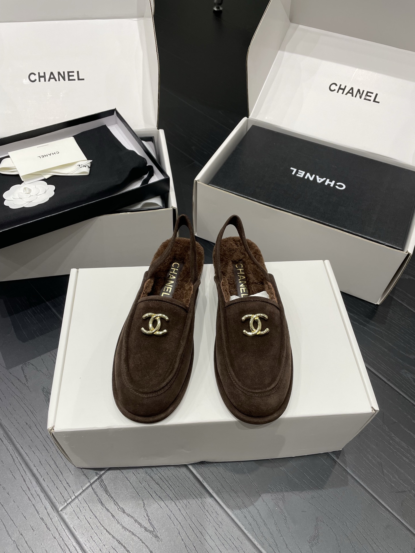 NO:593446,Chanel Chanel 25A Teddy loafers Mary Jane fur slippers Size 35/40 (40 is custom-made, non-returnable and non-exchangeable) Real photos taken on mobile phone Tuscan shearling one-piece cut Italian genuine leather outsole, loafers, chanel, chanel, loafers, mary jane, Leather soles19860909Chanel 香奈儿 25A 泰迪乐福鞋 玛丽珍毛毛拖 码数35/40（40定做不退不换） 手机实拍图 托斯卡拉羊毛皮一体裁剪 意大利真皮大底,乐福鞋,chanel,chanel,loafers,mary jane,Leather soles,Women's Shoes
