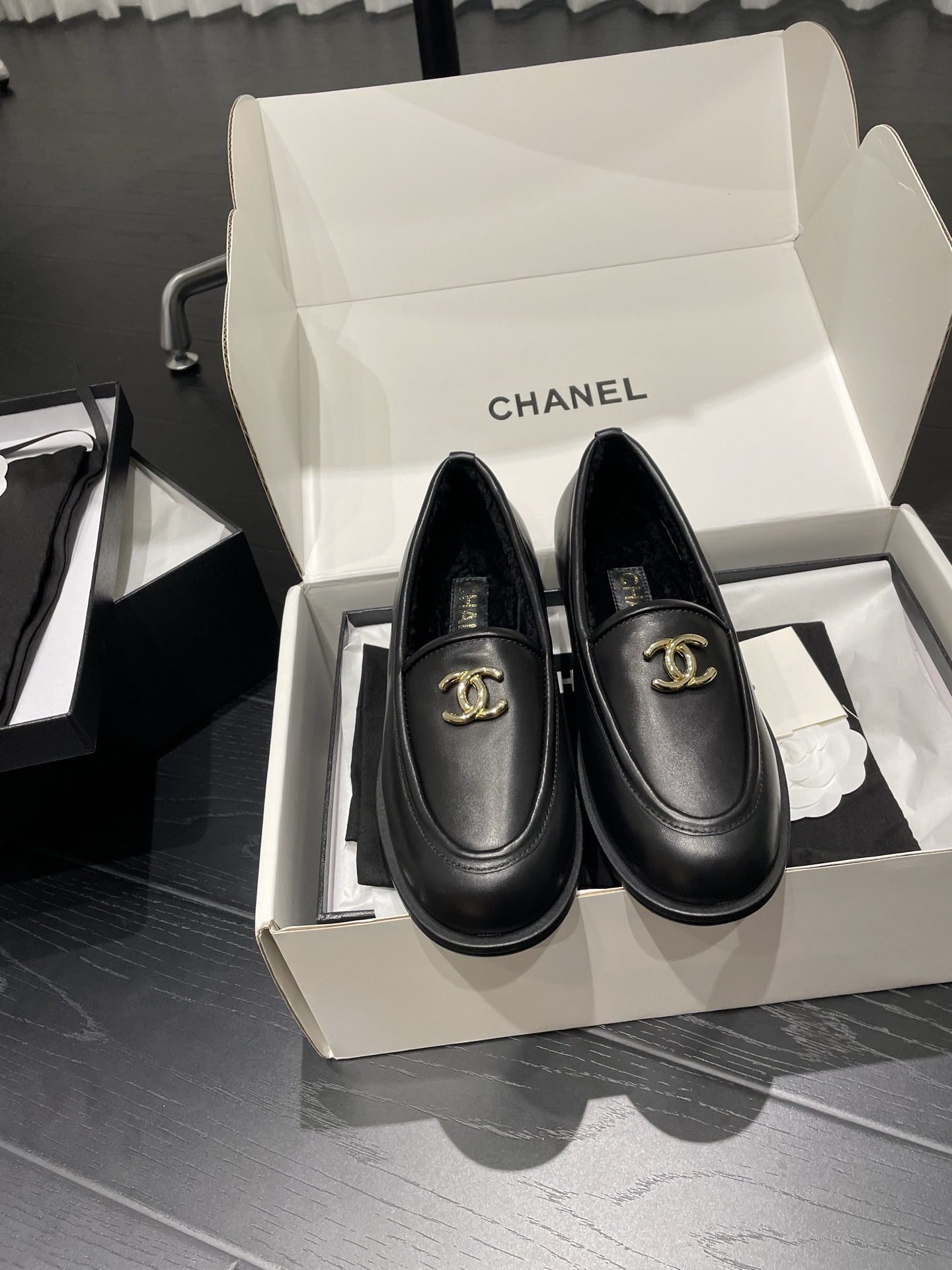 NO:593414,CHANEL Teddy loafers, furry shoes, size 35/40 (40 is custom-made, non-returnable, non-exchangeable), classic style, versatile, imported cowhide, high-end texture, mobile phone real photos, loafers, chanel, loafers, cowhide19860909CHANEL 泰迪乐福鞋 毛毛鞋 码数35/40（40定做不退不换） 经典款 百搭 进口牛皮 高级质感 手机实拍图,乐福鞋,chanel,loafers,cowhide,Women's Shoes