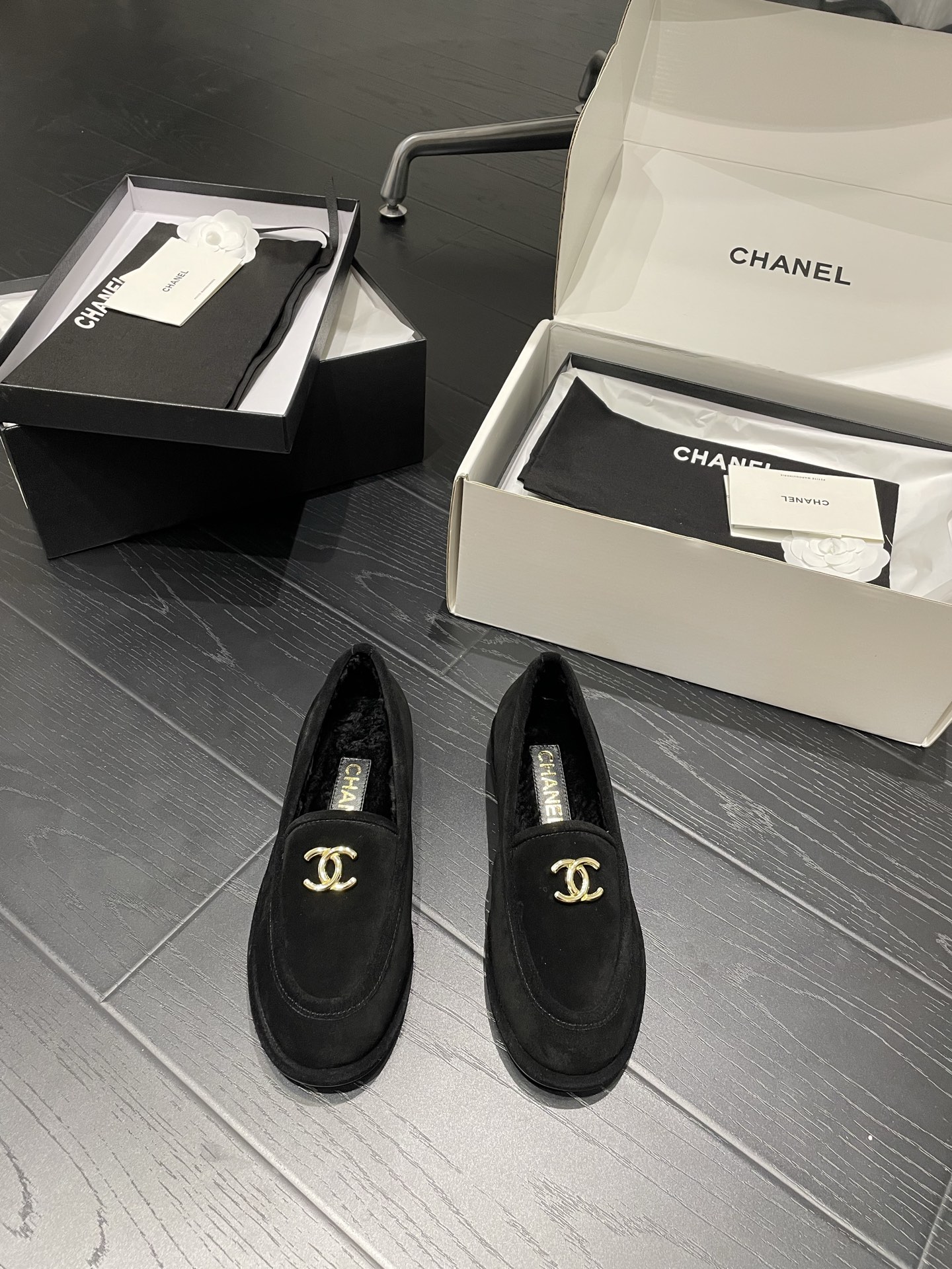 NO:593420,CHANEL Teddy loafers, furry shoes, size 35/40 (40 is custom-made, non-refundable, non-exchangeable), classic style, versatile, imported suede, high-end texture, mobile phone real photos, loafers, chanel, loafers, chamois leather19860909CHANEL 泰迪乐福鞋 毛毛鞋 码数35/40（40定做不退不换） 经典款 百搭 进口麂皮 高级质感 手机实拍图,乐福鞋,chanel,loafers,chamois leather,Women's Shoes