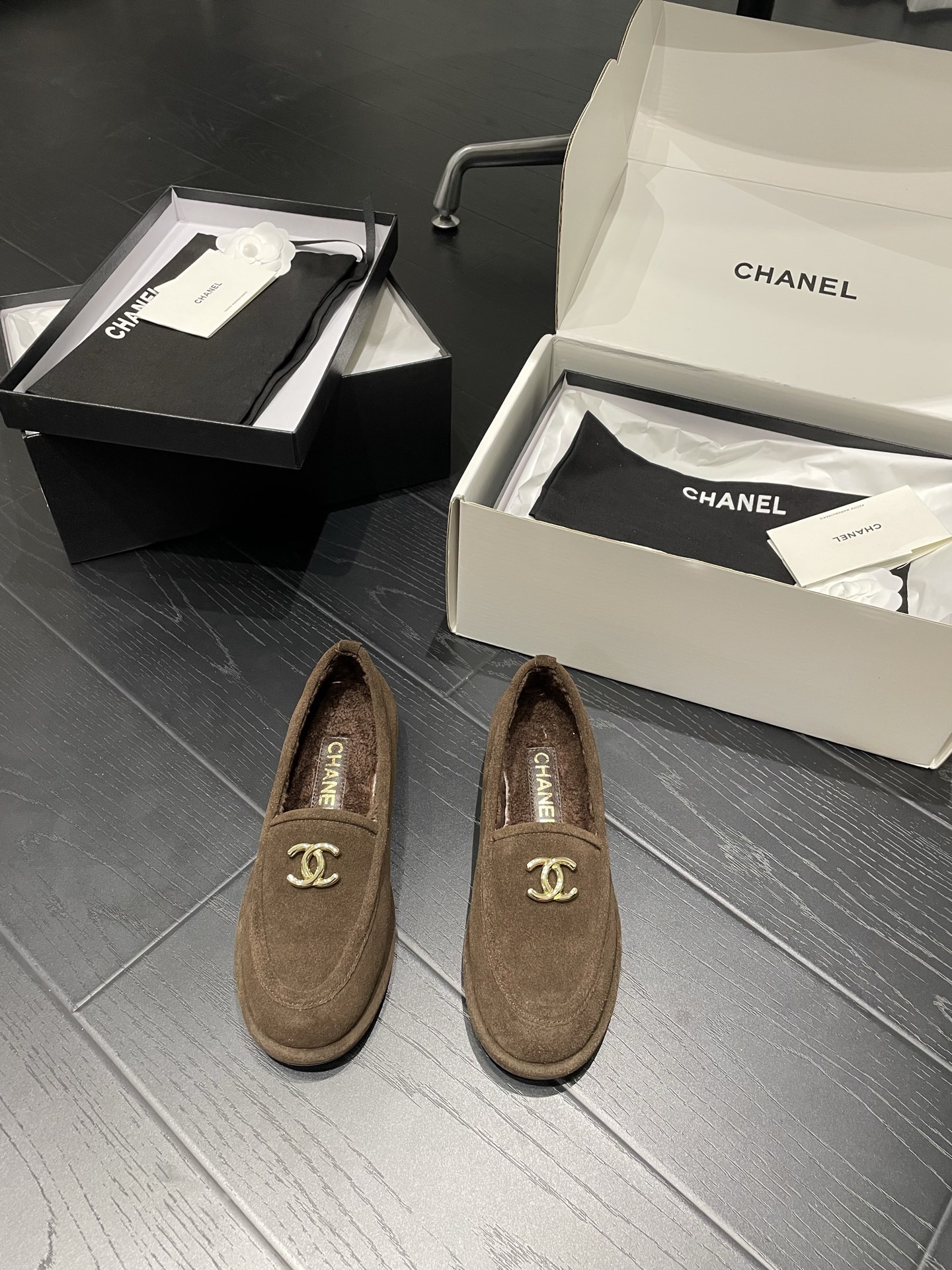 NO:593426,CHANEL Teddy loafers, furry shoes, size 35/40 (40 is custom-made, non-refundable, non-exchangeable), classic style, versatile, imported suede, high-end texture, mobile phone real photos, loafers, chanel, loafers, chamois leather19860909CHANEL 泰迪乐福鞋 毛毛鞋 码数35/40（40定做不退不换） 经典款 百搭 进口麂皮 高级质感 手机实拍图,乐福鞋,chanel,loafers,chamois leather,Women's Shoes