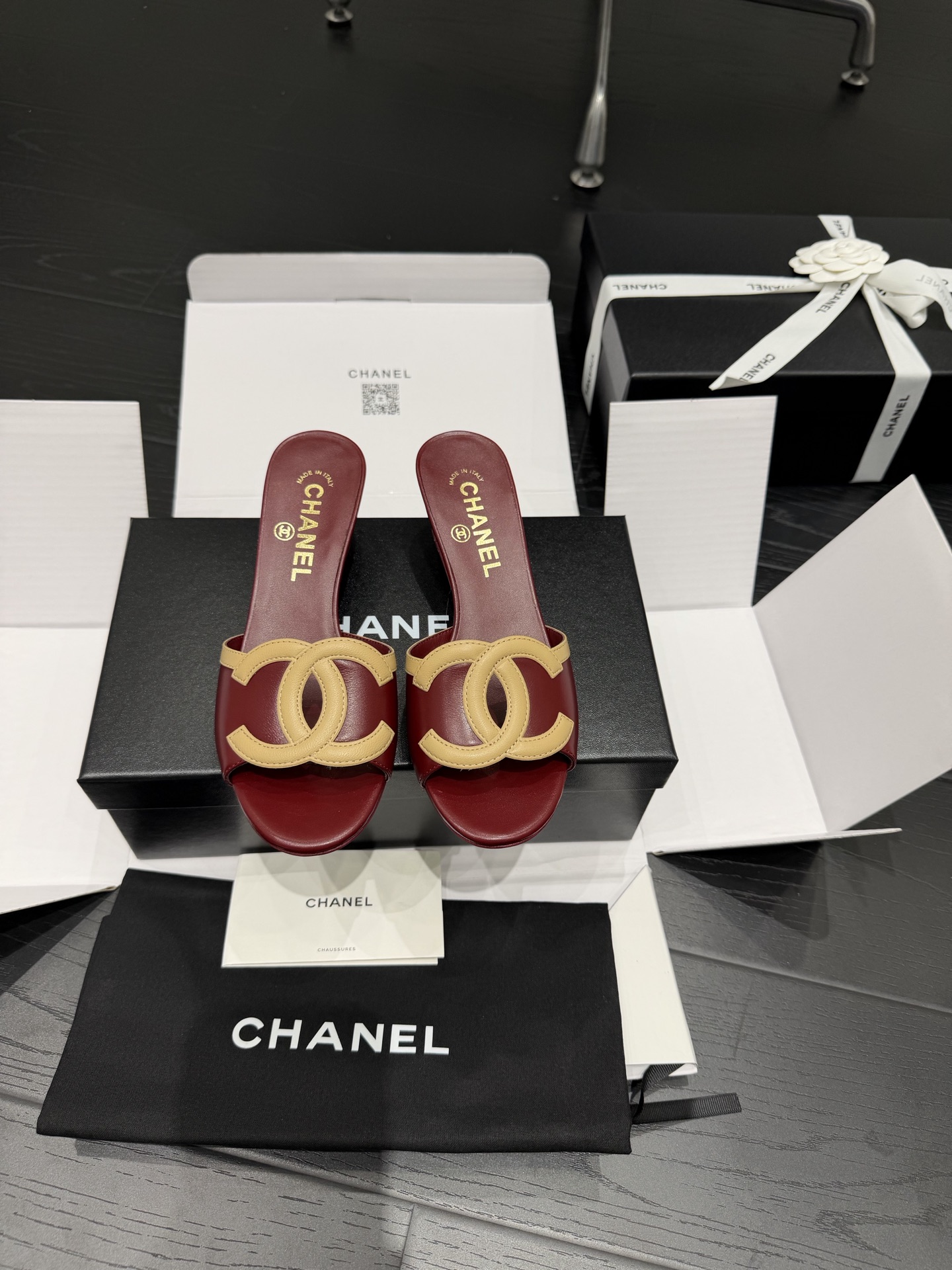 NO:819616,Chanel 26s large double C cat heel sandals, produced in Dongguan, high-end goods, imported sheepskin + Italian genuine leather sole, real shot on mobile phone, size 35/40 (40 customized, non-refundable, non-exchangeable), slippers, chanel, slippers, sheepskin19860909Chanel 26s 大双C 猫跟凉拖鞋 东莞出品 高端货 进口羊皮 +意大利真皮底 手机实拍 码数35/40（40定做不退不换）,拖鞋,chanel,slippers,sheepskin,Women's Shoes