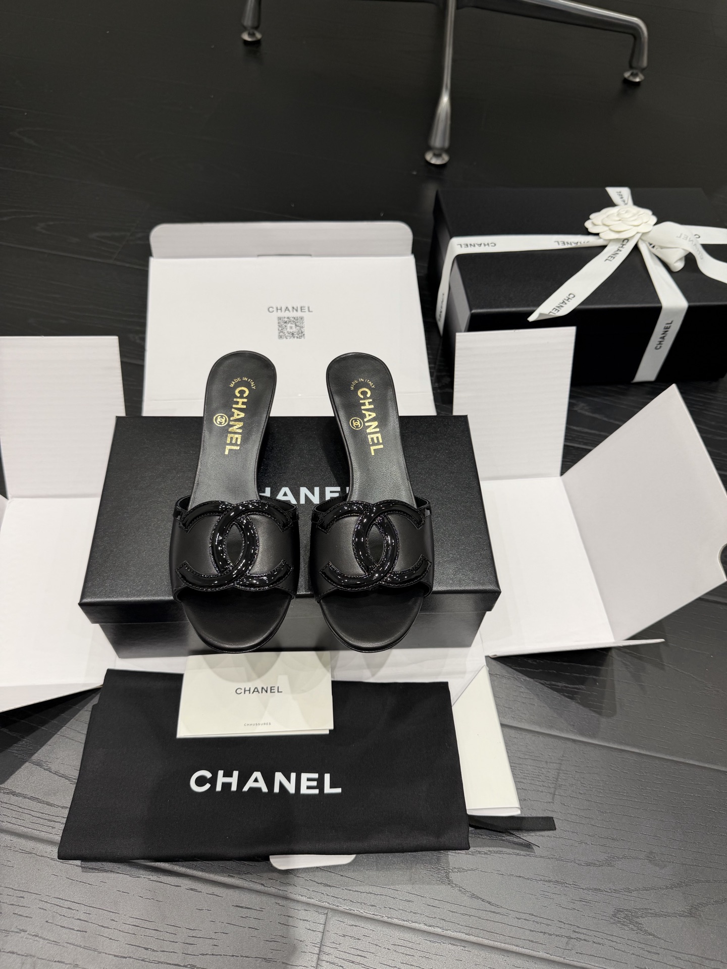 NO:819628,Chanel 26s large double C cat heel sandals, produced in Dongguan, high-end goods, imported sheepskin + Italian genuine leather sole, real shot on mobile phone, size 35/40 (40 customized, non-refundable, non-exchangeable), slippers, chanel, slippers, sheepskin19860909Chanel 26s 大双C 猫跟凉拖鞋 东莞出品 高端货 进口羊皮 +意大利真皮底 手机实拍 码数35/40（40定做不退不换）,拖鞋,chanel,slippers,sheepskin,Women's Shoes