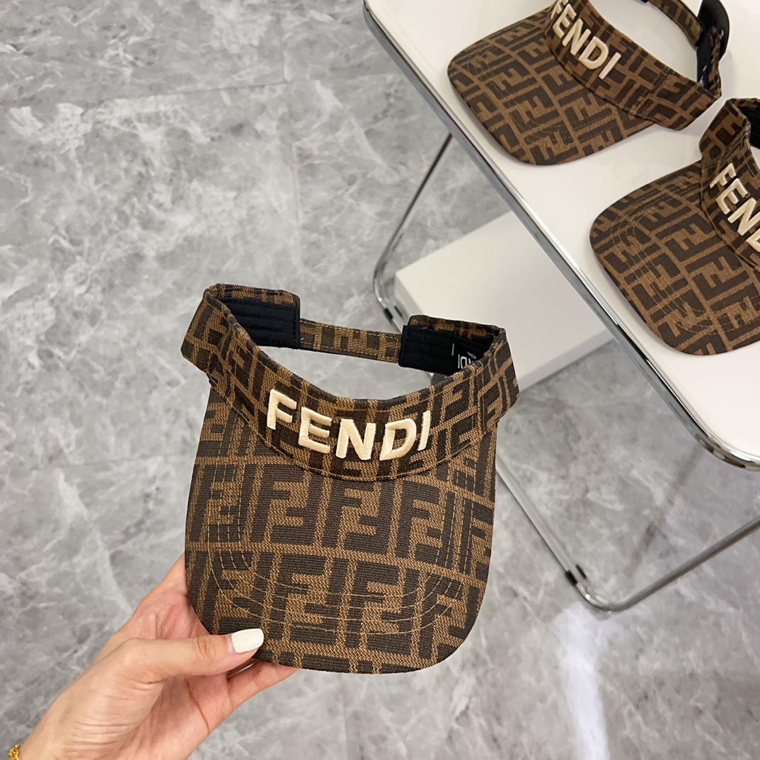 Oferta especial 💛 con bolsa de polvo 【FENDI Fendi】2024 verano, gorra de marca bordada sin copa para protección solar �…