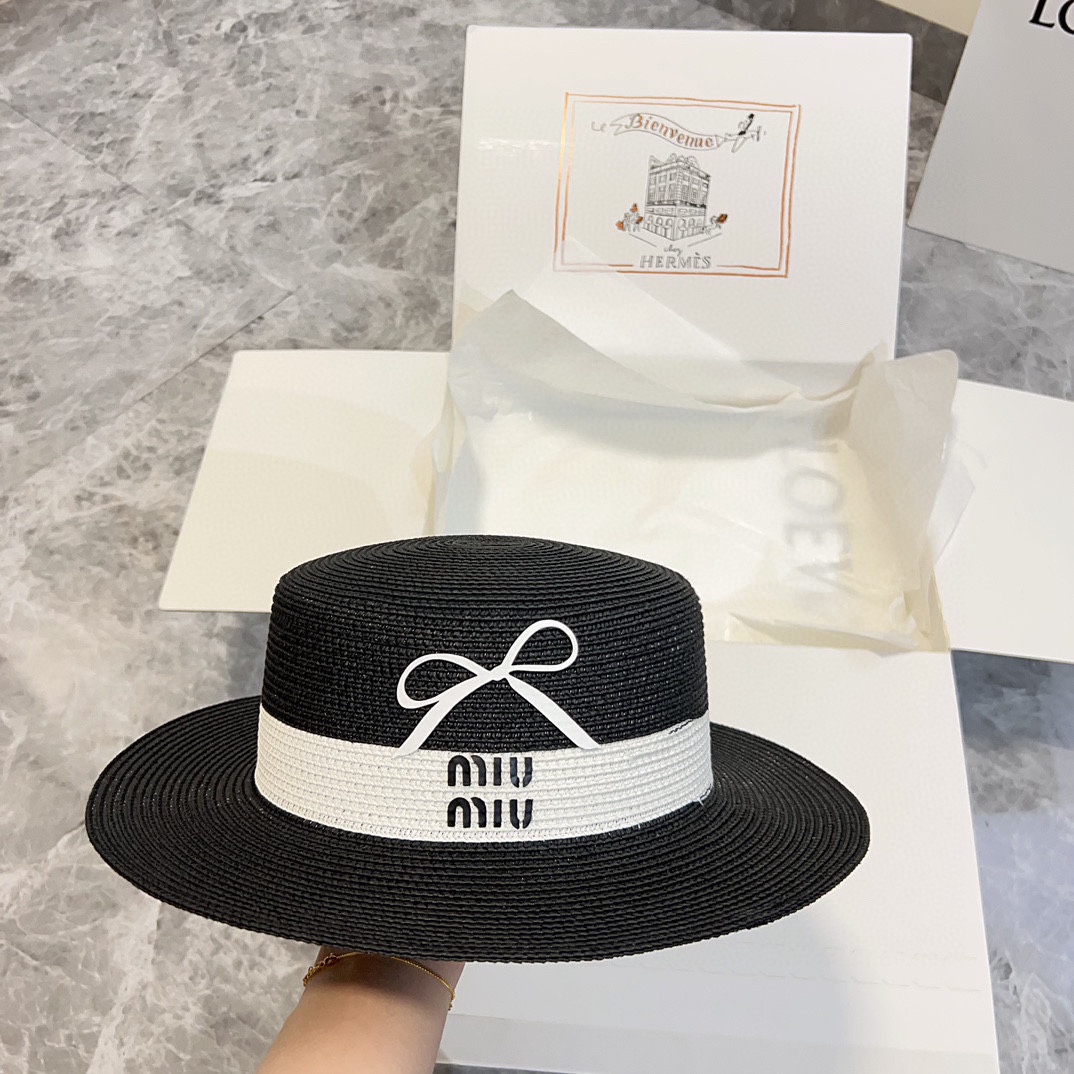 Oferta especial💛【MIUMIU Miu Miu】 Sombrero de paja tejido de lujo con colores combinados nuevo de 2024, ¡primera opción…