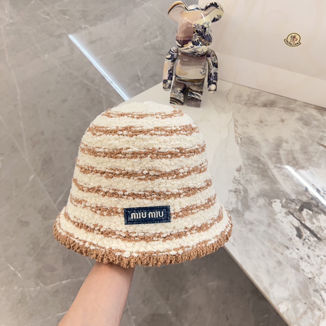 NO:215851,Special dust bag [MIUMIU] New striped color-blocked plush fisherman hat in early autumn. A versatile and more textured hat. Fisherman hat. Baseball hat. Knit hat. Hats. Miumiu, espadrilles, hats.19860909特配防尘袋【MIUMIU缪缪】早秋新款条纹拼色毛绒渔夫帽 百搭更有质感的一款帽子渔夫帽棒球帽针织帽,帽子,miumiu,espadrilles,hats,hat