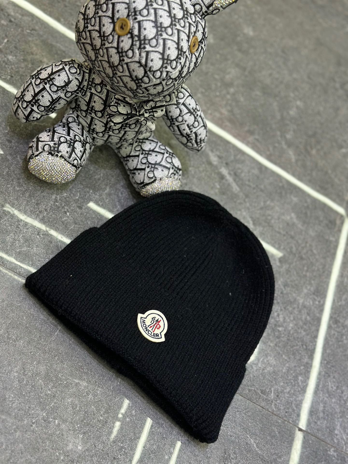 NO:216448,Special offer with dust bag. [MONCLER cover] Early autumn counter synchronous knitted wool hat, big brand fashion, very versatile hat, fisherman hat, baseball hat, knit hat, hat, christian louboutin, Moncler, espadrilles, hats19860909特价配防尘袋.【MONCLER蒙口】早秋专柜同步针织毛线帽,大牌时尚,非常百搭帽子渔夫帽棒球帽针织帽,帽子,christian louboutin,Moncler,espadrilles,hats,hat