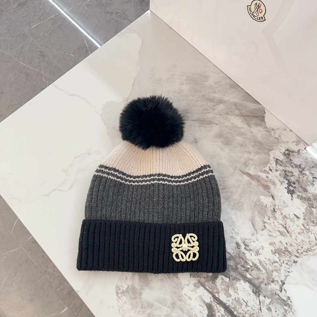 NO:217471,Special dust bag [LOEWE] New autumn and winter big brand forest striped pattern knitted wool ball wool hat # a very textured style~ closed eyes and put into the hat fisherman hat baseball hat knitted hat, hat, loewe, loewe, espadrilles, hats19860909特配防尘袋【LOEWE罗意威】秋冬新款大牌森系条纹纹路针织毛球毛线帽# 非常有质感的一款～闭眼入帽子渔夫帽棒球帽针织帽,帽子,loewe,loewe,espadrilles,hats,hat