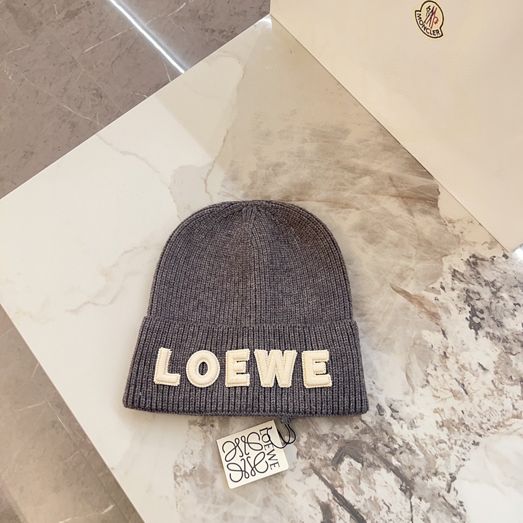 NO:218295,Special dust bag [LOEWE] New autumn and winter style men and women knitted wool hat # A very textured style~ closed eyes and put into the hat Fisherman hat Baseball hat Knit hat, hat, loewe, loewe, espadrilles, hats19860909特配防尘袋【LOEWE罗意威】秋冬新款男女款针织毛线帽# 非常有质感的一款～闭眼入帽子渔夫帽棒球帽针织帽,帽子,loewe,loewe,espadrilles,hats,hat