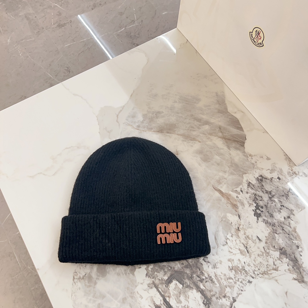 NO:219255,Special offer with dust bag. [MIUMIU] Soft double-layer knitted wool hat in autumn and winter, big brand fashion, very versatile hat, fisherman hat, baseball hat, knit hat, hat, miumiu, espadrilles, hats19860909特价配防尘袋.【MIUMIU缪缪】秋冬柔软双层针织毛线帽,大牌时尚,非常百搭帽子渔夫帽棒球帽针织帽,帽子,miumiu,espadrilles,hats,hat