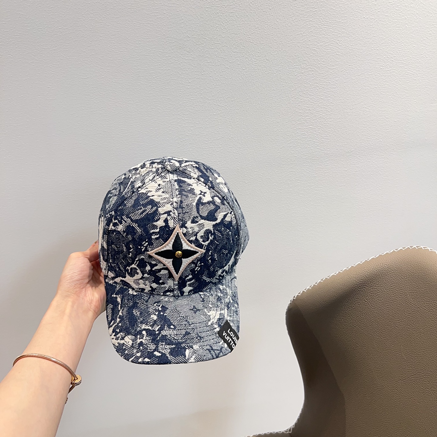NO:224425,Special offer with dust bag. [LV Louis Vuitton] 2025 new counter synchronous baseball cap, classic counter model, male and female hat, straw hat, fisherman hat, baseball cap, knit hat, hat, louis vuitton, louis vuitton, espadrilles, hats19860909特价配防尘袋.【LV路易威登】2025新款专柜同步棒球帽,专柜经典款,男女通用帽子草帽渔夫帽棒球帽针织帽,帽子,louis vuitton,louis vuitton,espadrilles,hats,hat